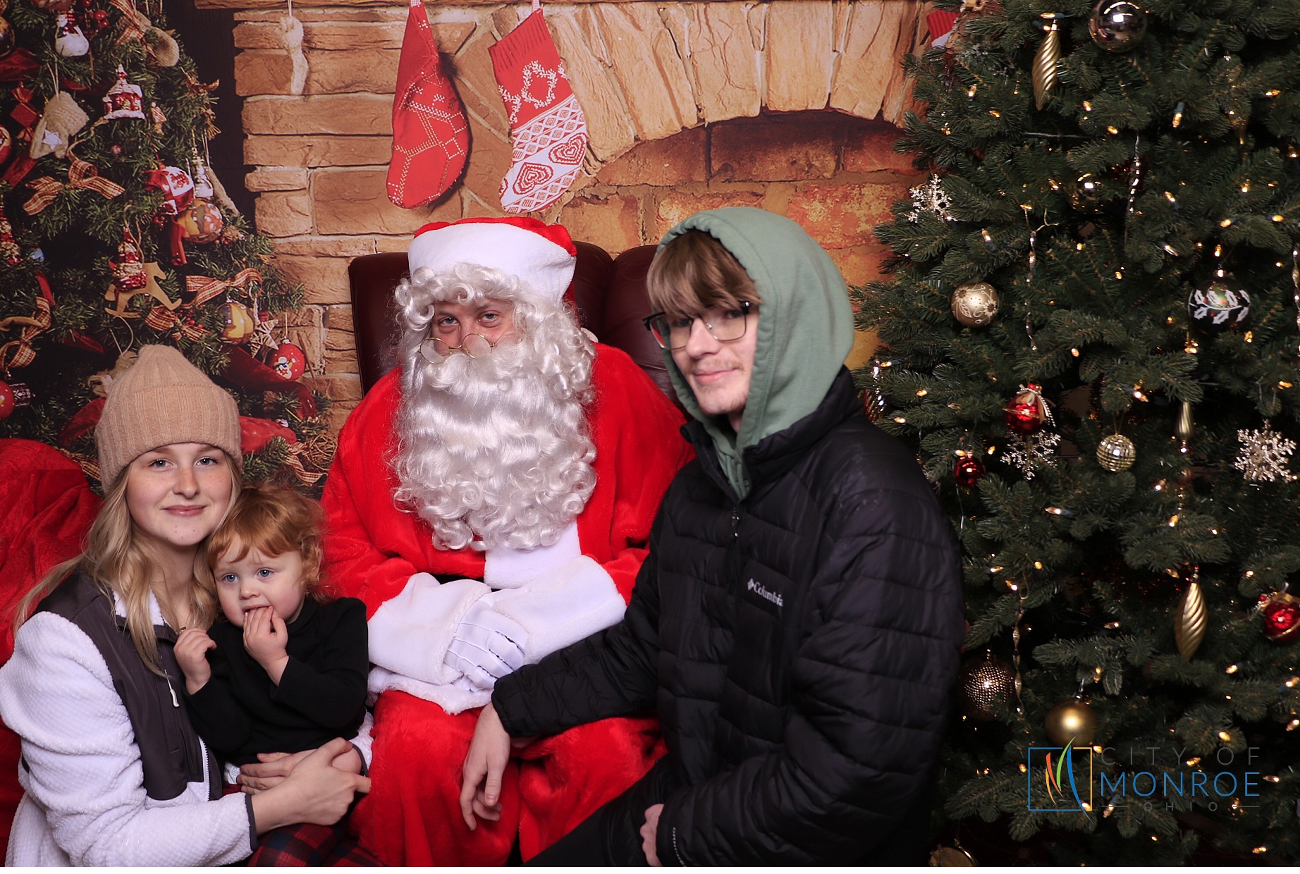 Monroe Christmas on the Plaza | View more photos from the event at gallery.photoboothcincy.com/u/PhotoBoothCincy/Monroe-Christmas-on-the-Plaza