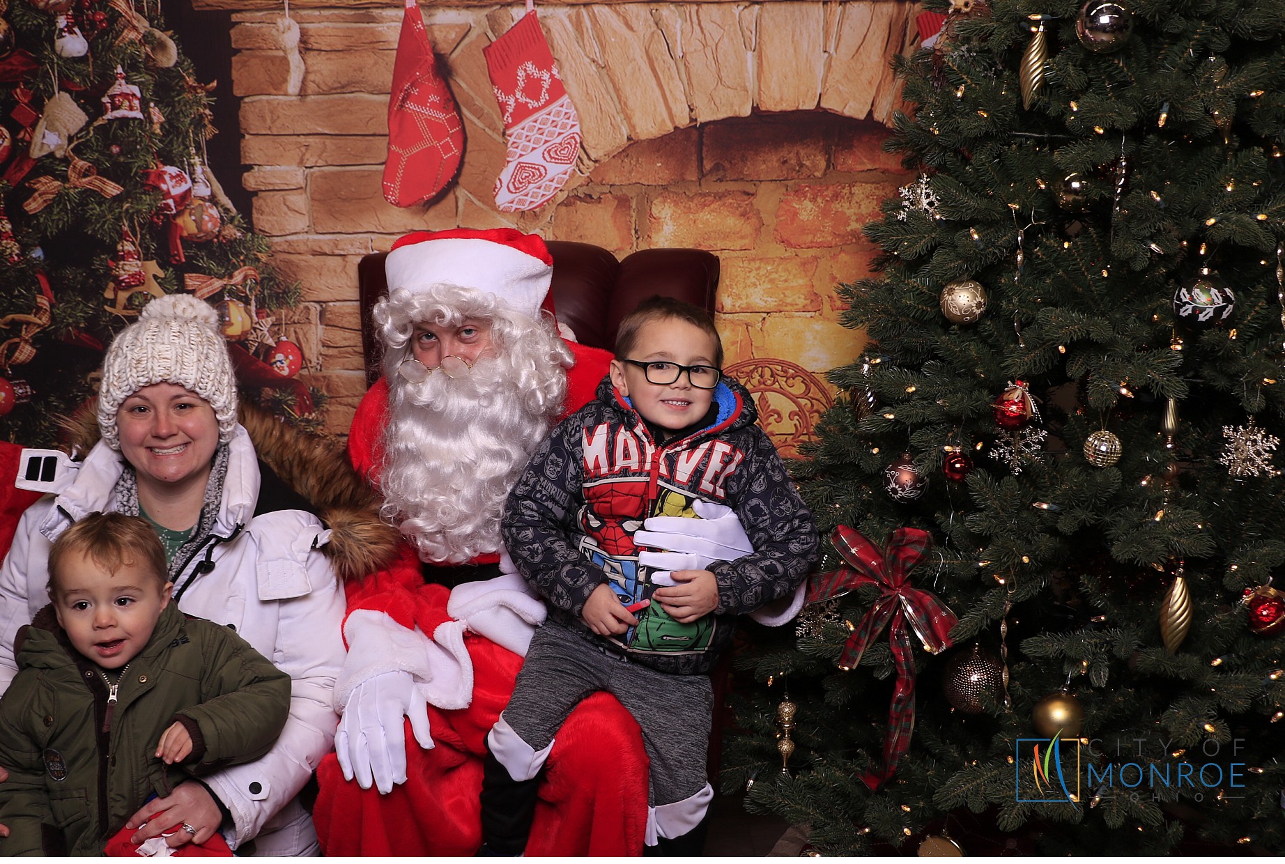 Monroe Christmas on the Plaza | View more photos from the event at gallery.photoboothcincy.com/u/PhotoBoothCincy/Monroe-Christmas-on-the-Plaza