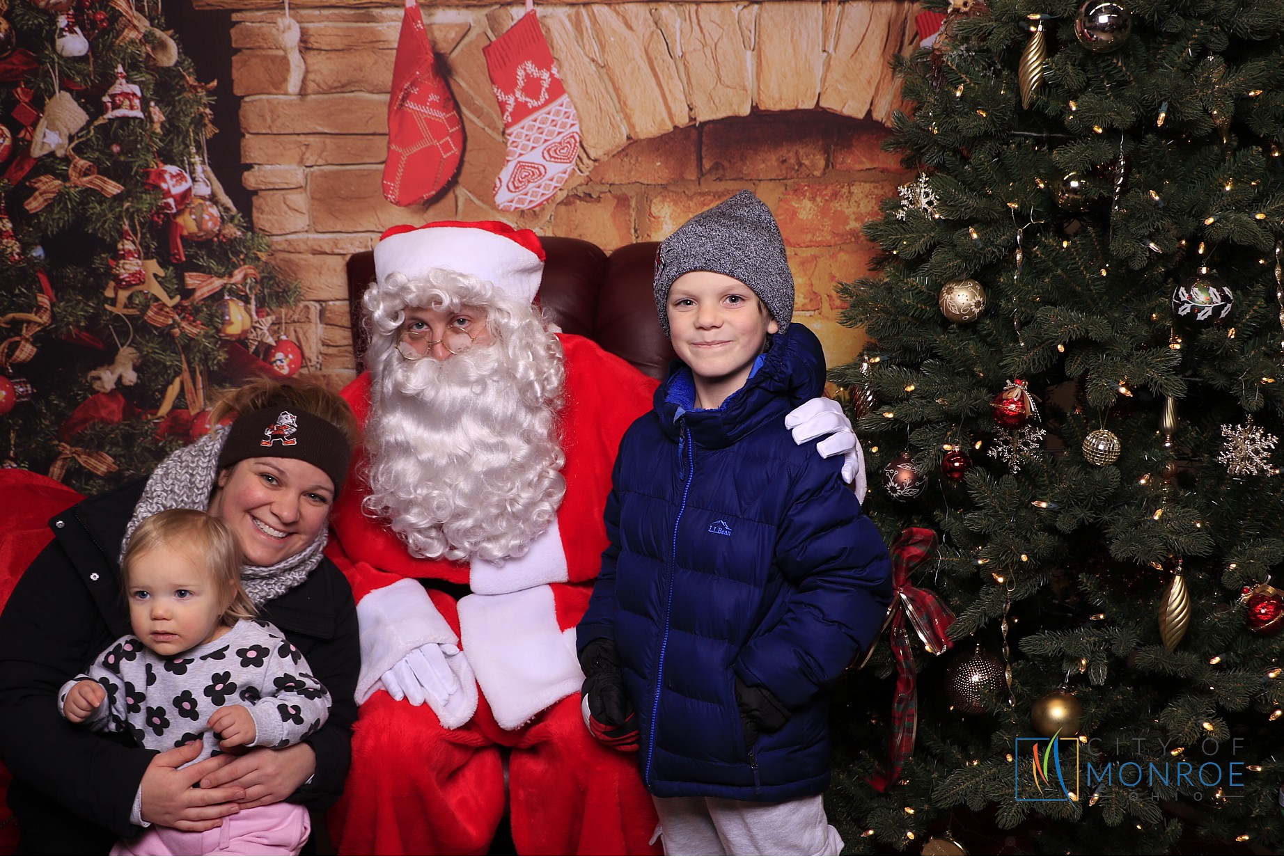 Monroe Christmas on the Plaza | View more photos from the event at gallery.photoboothcincy.com/u/PhotoBoothCincy/Monroe-Christmas-on-the-Plaza