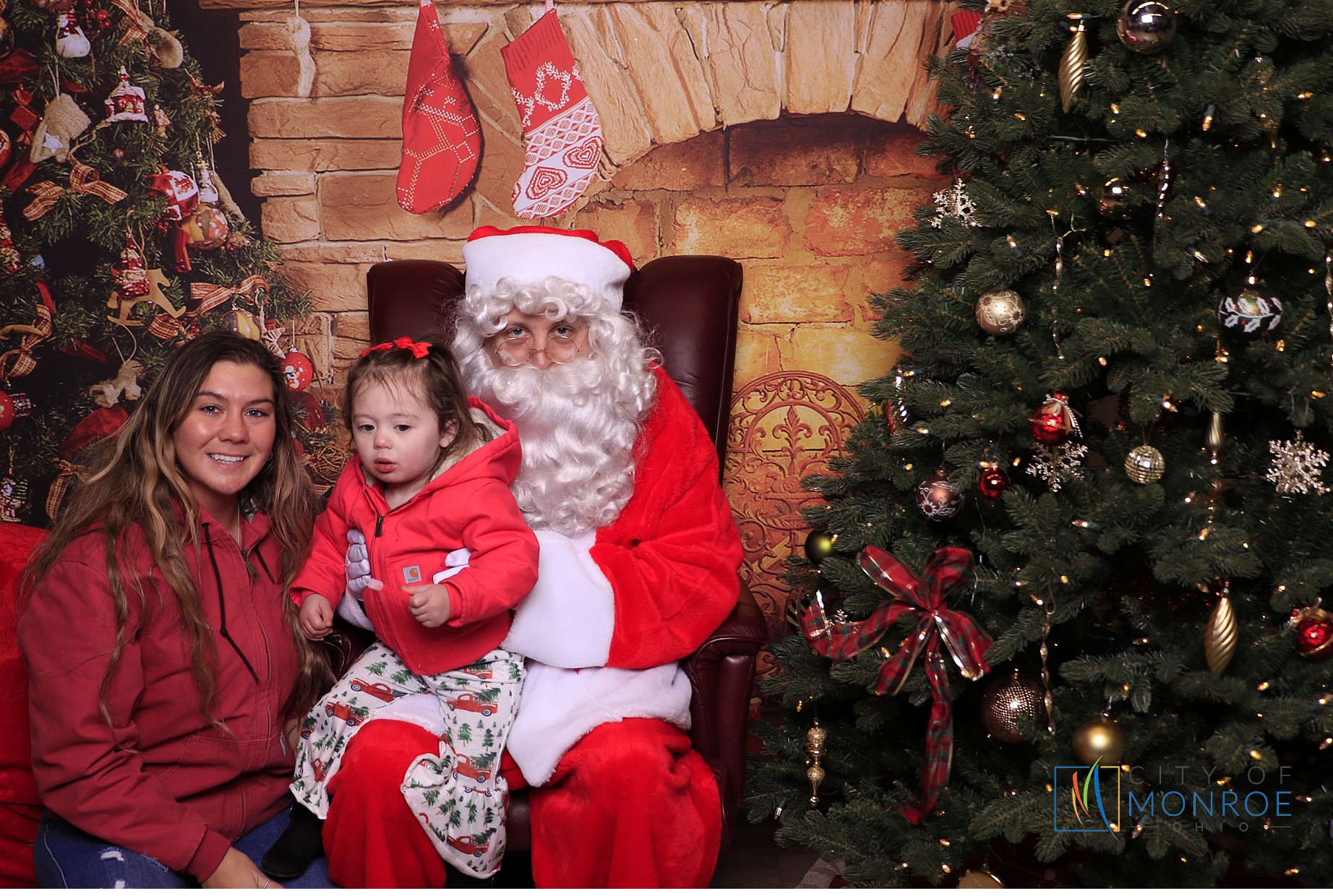 Monroe Christmas on the Plaza | View more photos from the event at gallery.photoboothcincy.com/u/PhotoBoothCincy/Monroe-Christmas-on-the-Plaza