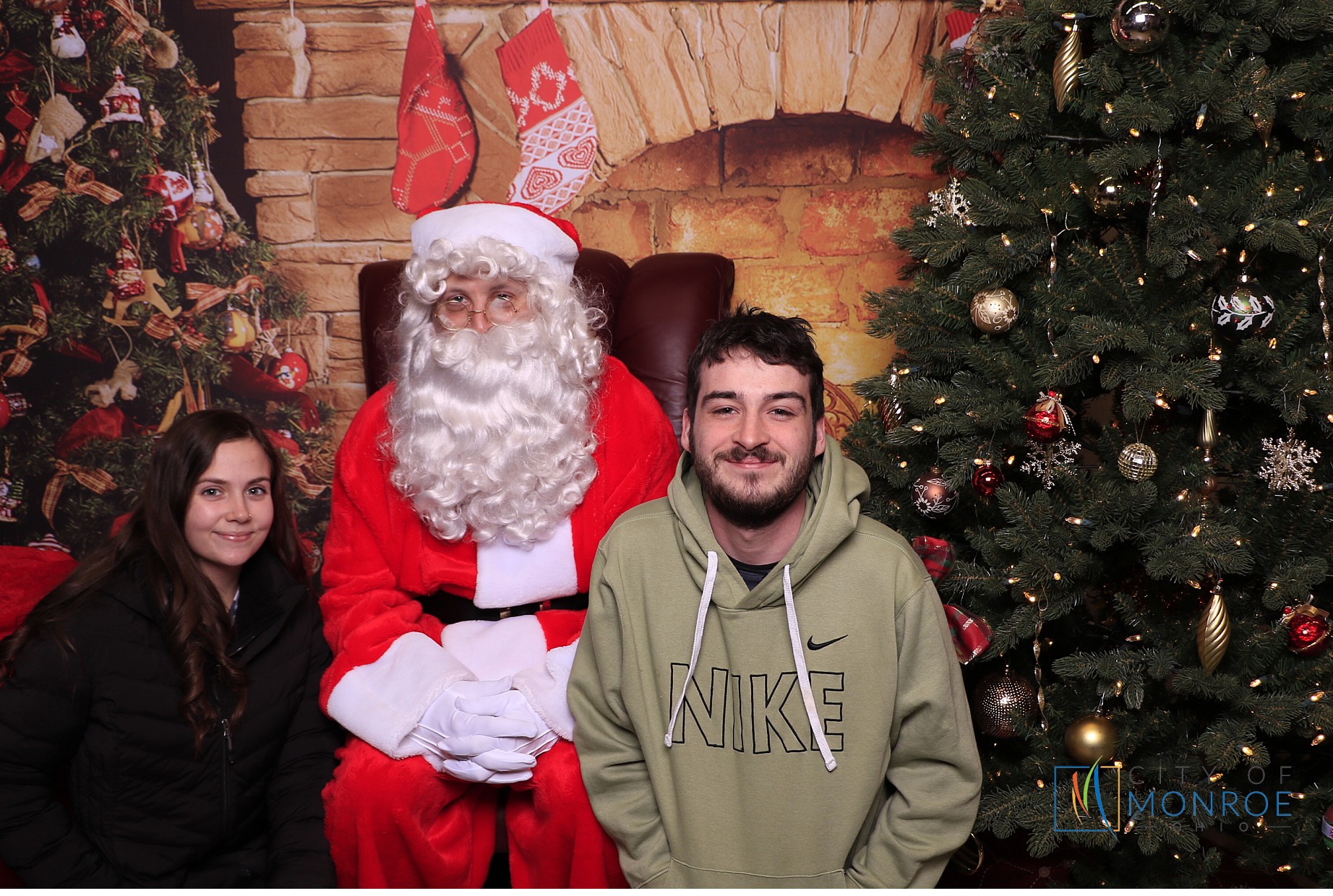 Monroe Christmas on the Plaza | View more photos from the event at gallery.photoboothcincy.com/u/PhotoBoothCincy/Monroe-Christmas-on-the-Plaza
