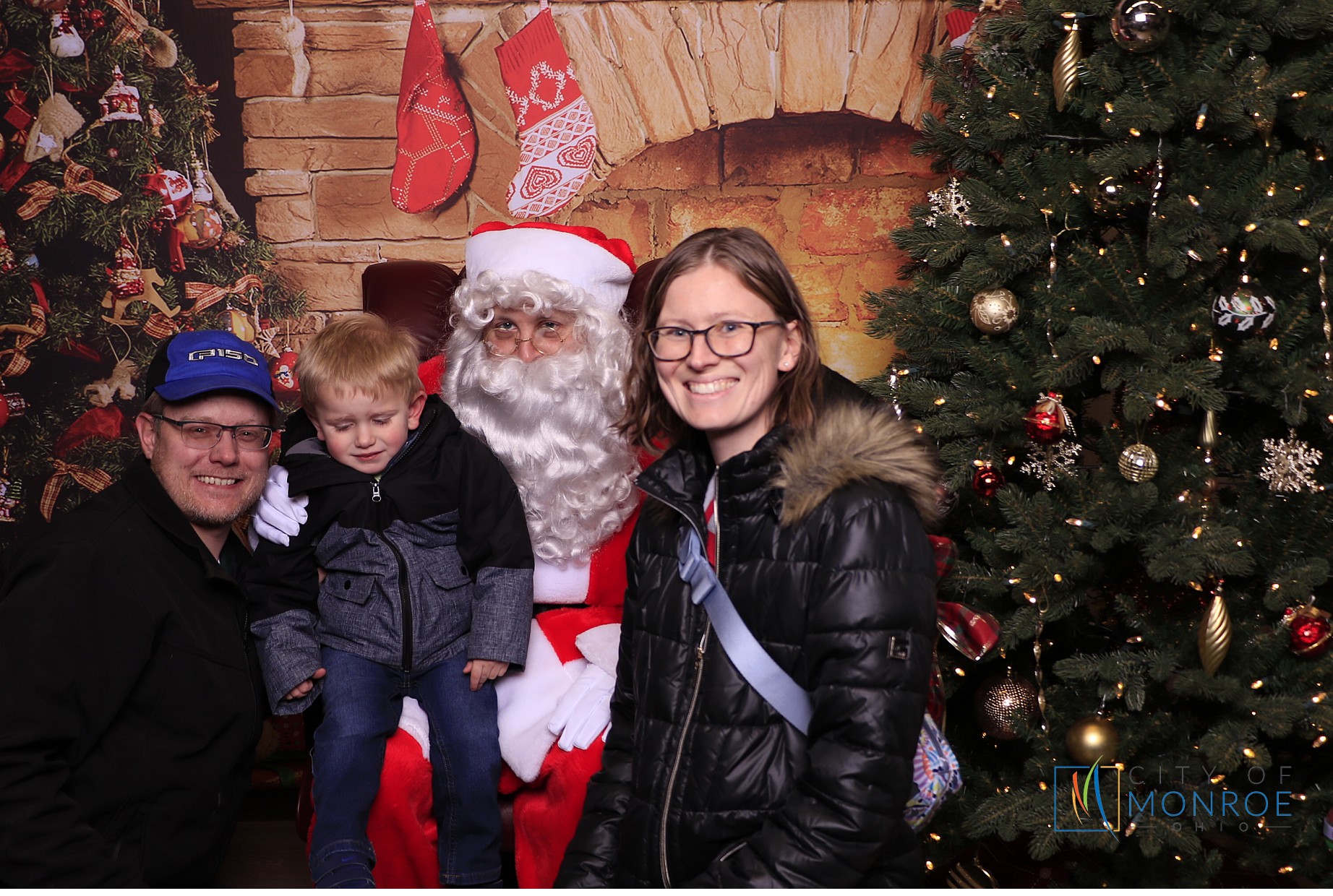 Monroe Christmas on the Plaza | View more photos from the event at gallery.photoboothcincy.com/u/PhotoBoothCincy/Monroe-Christmas-on-the-Plaza