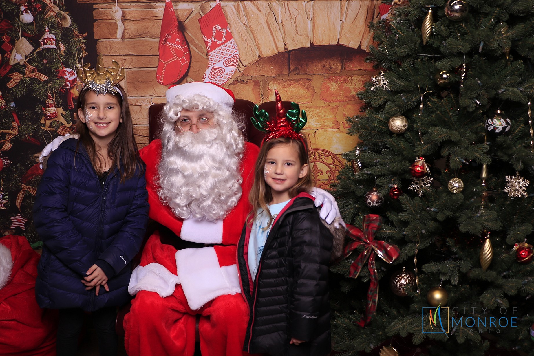 Monroe Christmas on the Plaza | View more photos from the event at gallery.photoboothcincy.com/u/PhotoBoothCincy/Monroe-Christmas-on-the-Plaza