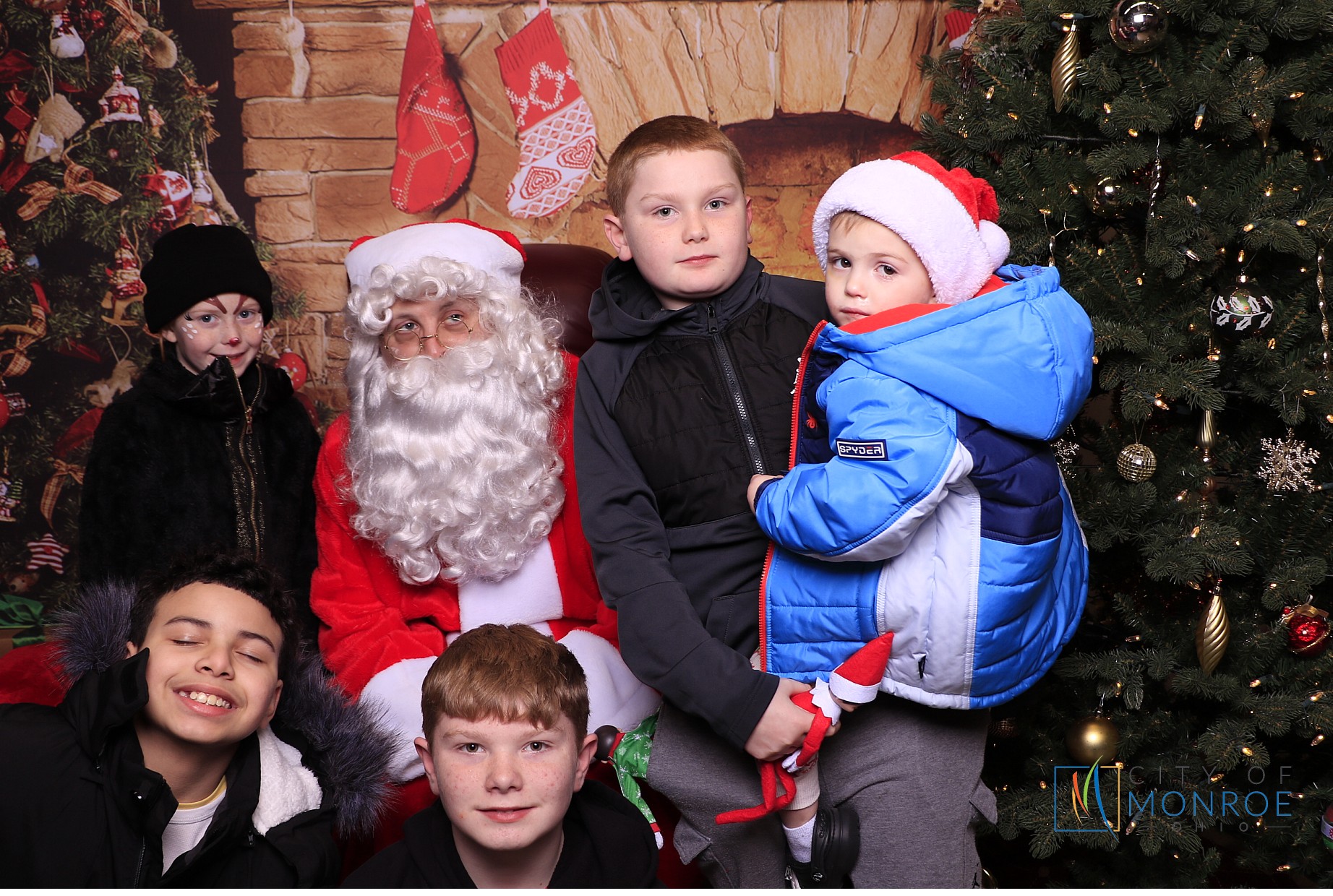 Monroe Christmas on the Plaza | View more photos from the event at gallery.photoboothcincy.com/u/PhotoBoothCincy/Monroe-Christmas-on-the-Plaza