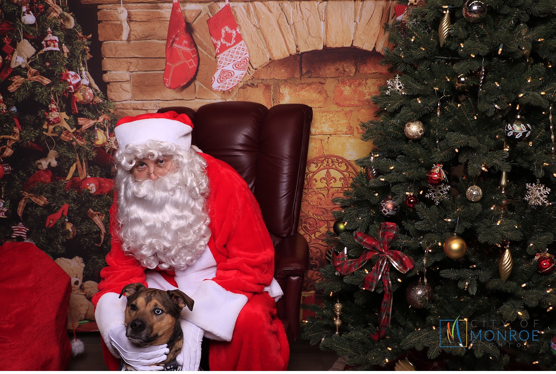 Monroe Christmas on the Plaza | View more photos from the event at gallery.photoboothcincy.com/u/PhotoBoothCincy/Monroe-Christmas-on-the-Plaza