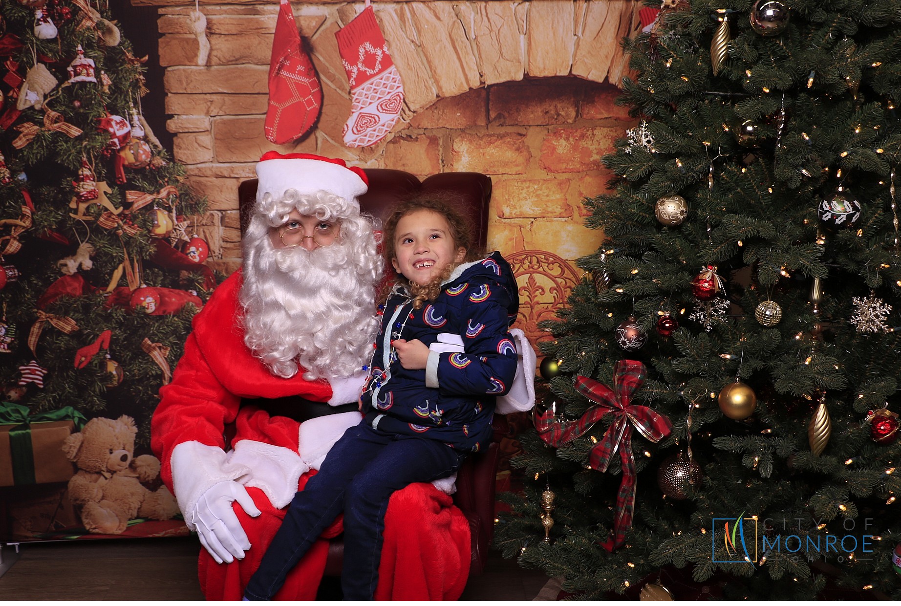 Monroe Christmas on the Plaza | View more photos from the event at gallery.photoboothcincy.com/u/PhotoBoothCincy/Monroe-Christmas-on-the-Plaza