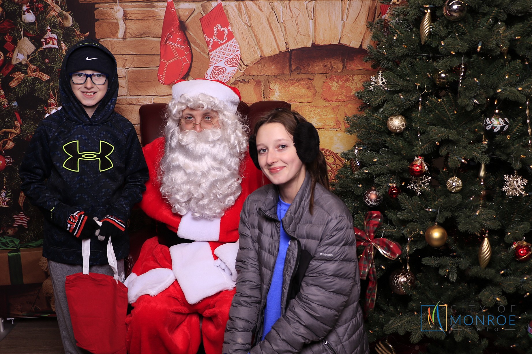 Monroe Christmas on the Plaza | View more photos from the event at gallery.photoboothcincy.com/u/PhotoBoothCincy/Monroe-Christmas-on-the-Plaza