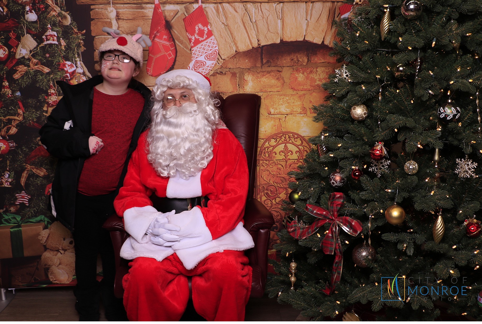 Monroe Christmas on the Plaza | View more photos from the event at gallery.photoboothcincy.com/u/PhotoBoothCincy/Monroe-Christmas-on-the-Plaza