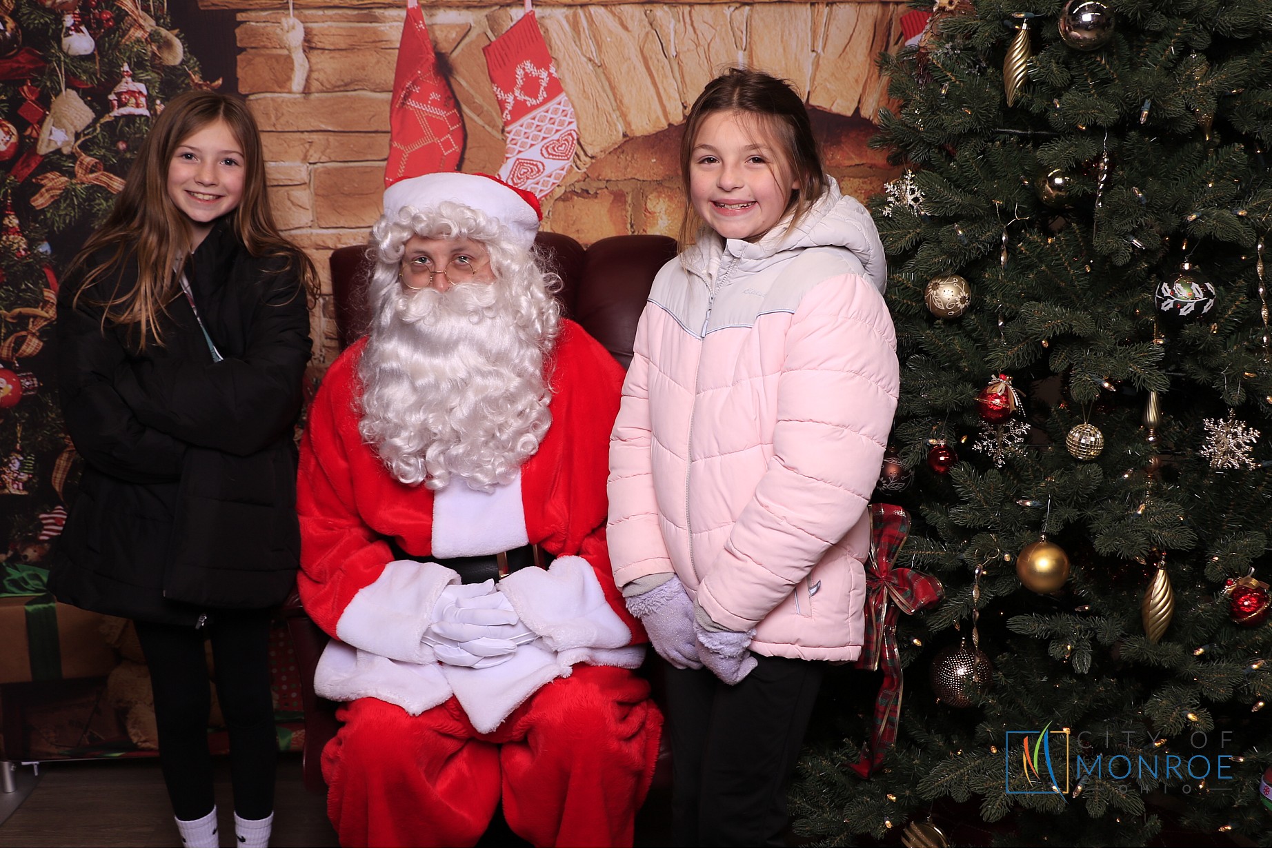 Monroe Christmas on the Plaza | View more photos from the event at gallery.photoboothcincy.com/u/PhotoBoothCincy/Monroe-Christmas-on-the-Plaza