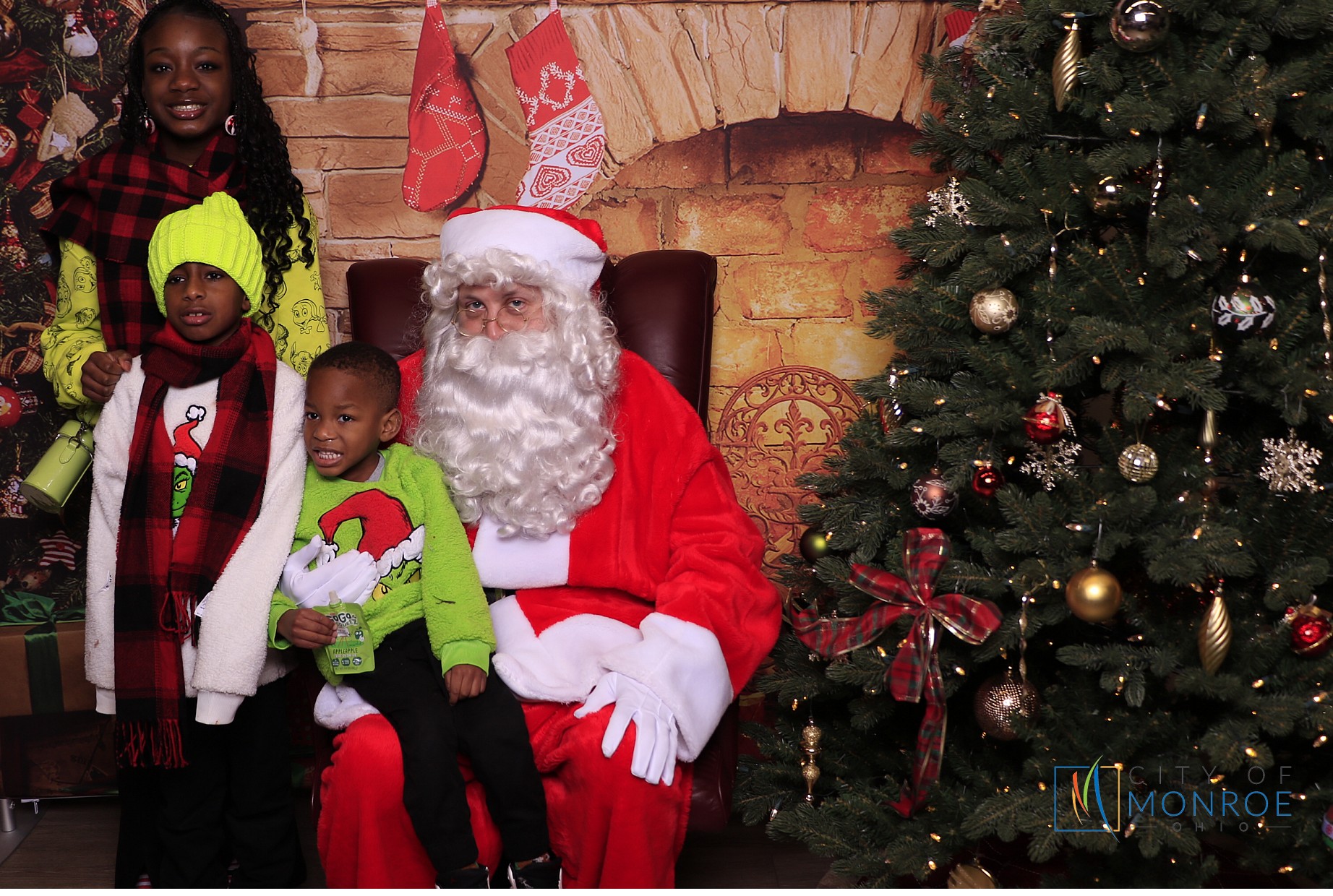 Monroe Christmas on the Plaza | View more photos from the event at gallery.photoboothcincy.com/u/PhotoBoothCincy/Monroe-Christmas-on-the-Plaza
