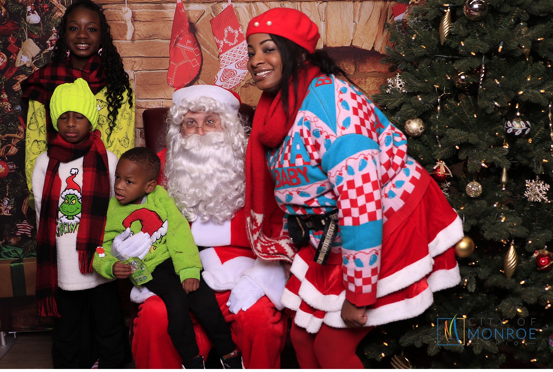 Monroe Christmas on the Plaza | View more photos from the event at gallery.photoboothcincy.com/u/PhotoBoothCincy/Monroe-Christmas-on-the-Plaza