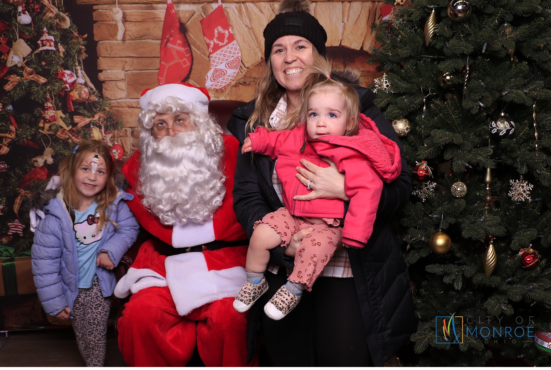 Monroe Christmas on the Plaza | View more photos from the event at gallery.photoboothcincy.com/u/PhotoBoothCincy/Monroe-Christmas-on-the-Plaza