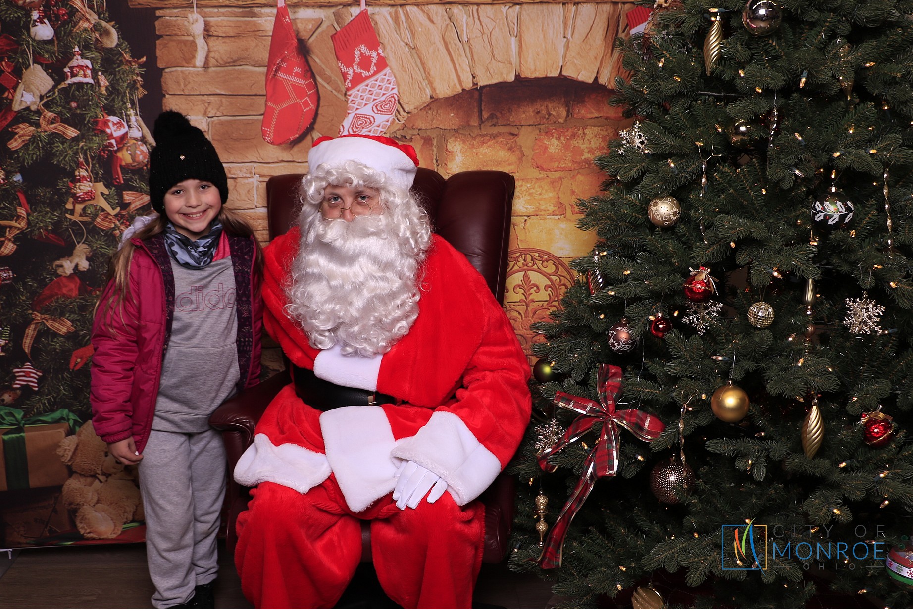 Monroe Christmas on the Plaza | View more photos from the event at gallery.photoboothcincy.com/u/PhotoBoothCincy/Monroe-Christmas-on-the-Plaza