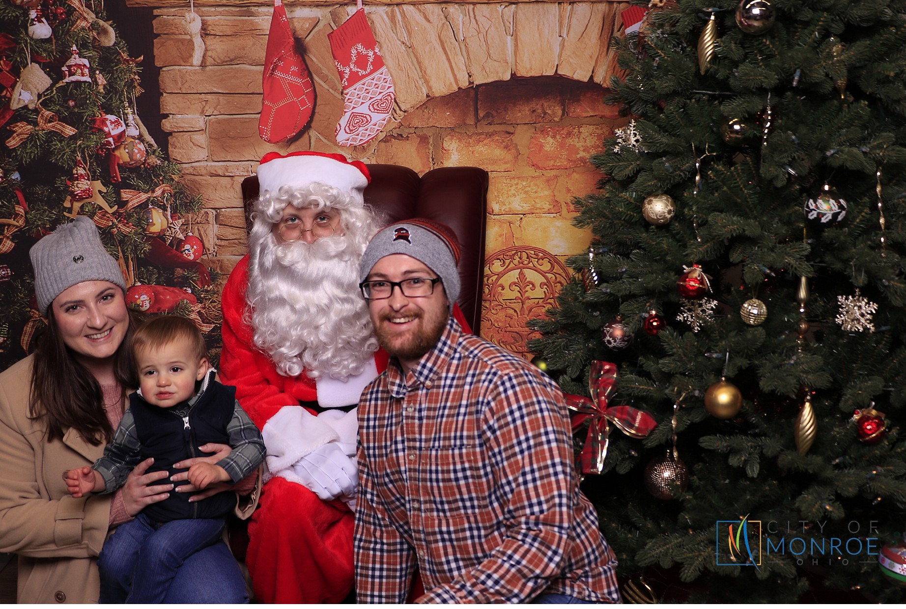 Monroe Christmas on the Plaza | View more photos from the event at gallery.photoboothcincy.com/u/PhotoBoothCincy/Monroe-Christmas-on-the-Plaza