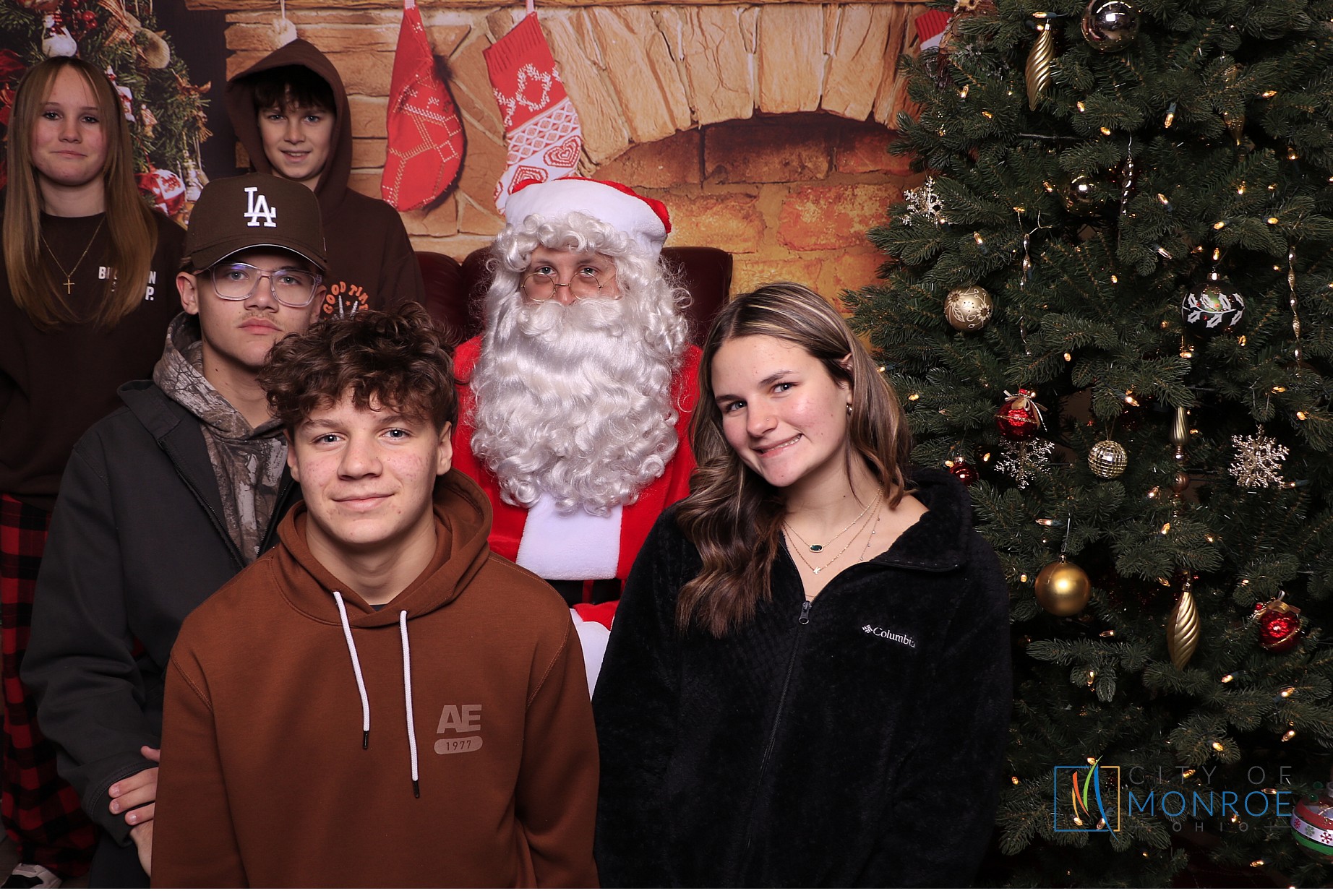 Monroe Christmas on the Plaza | View more photos from the event at gallery.photoboothcincy.com/u/PhotoBoothCincy/Monroe-Christmas-on-the-Plaza