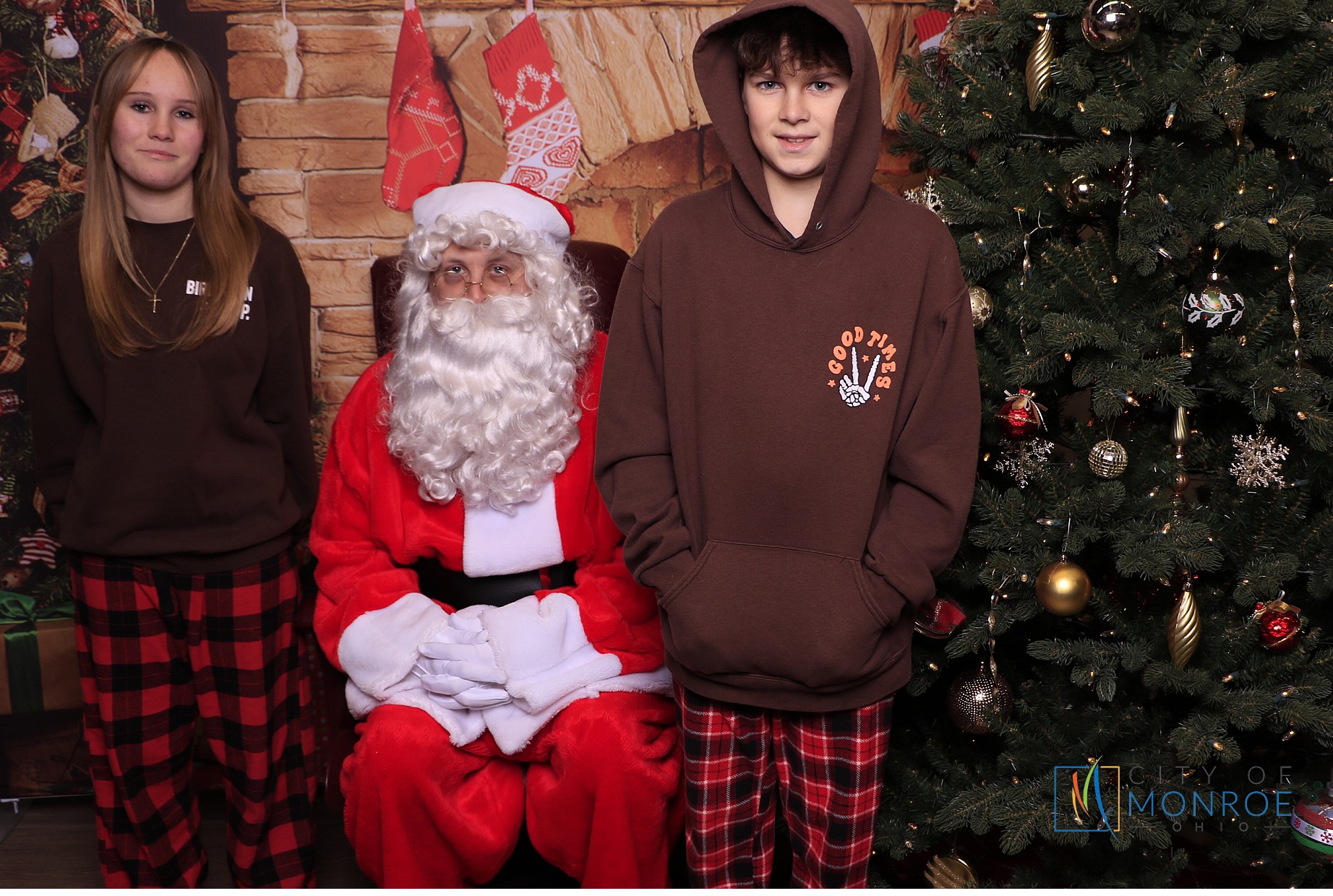 Monroe Christmas on the Plaza | View more photos from the event at gallery.photoboothcincy.com/u/PhotoBoothCincy/Monroe-Christmas-on-the-Plaza