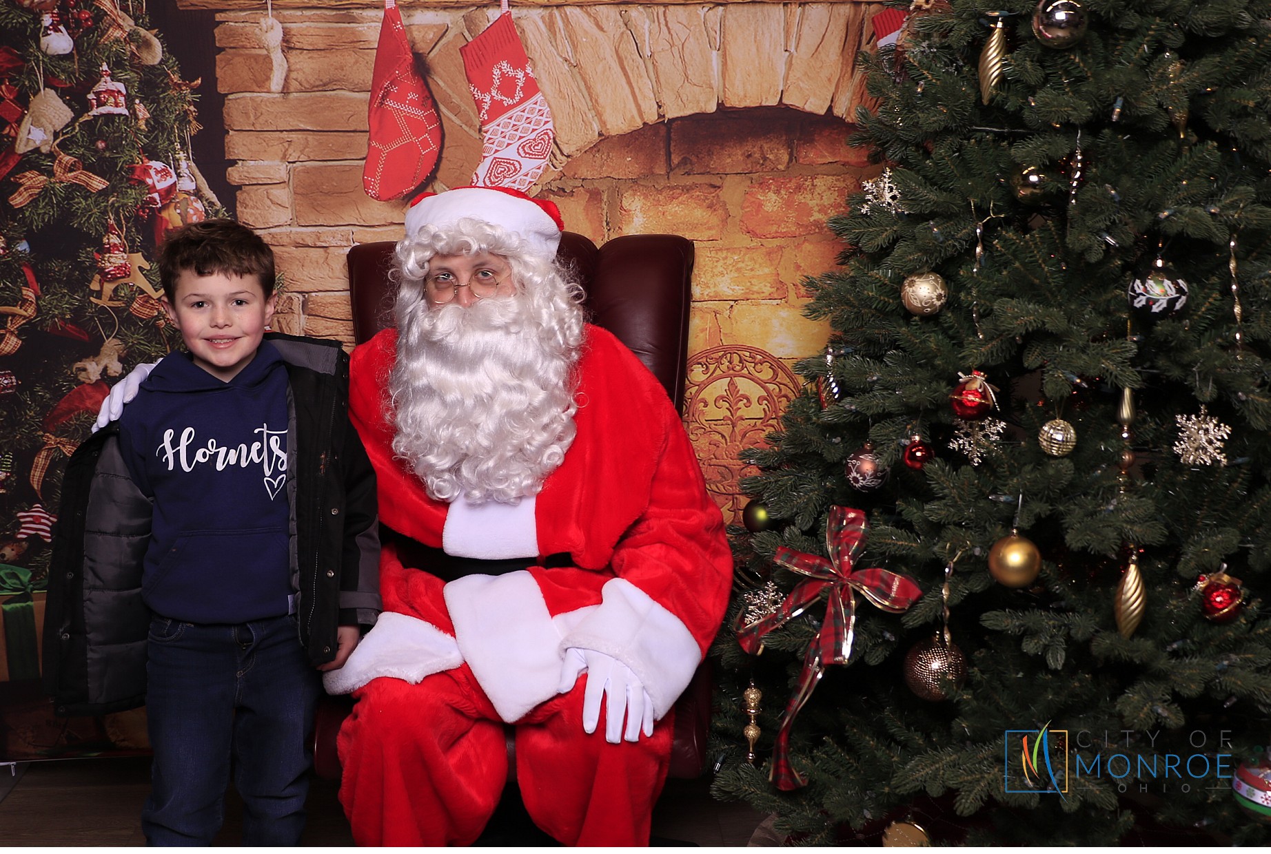 Monroe Christmas on the Plaza | View more photos from the event at gallery.photoboothcincy.com/u/PhotoBoothCincy/Monroe-Christmas-on-the-Plaza