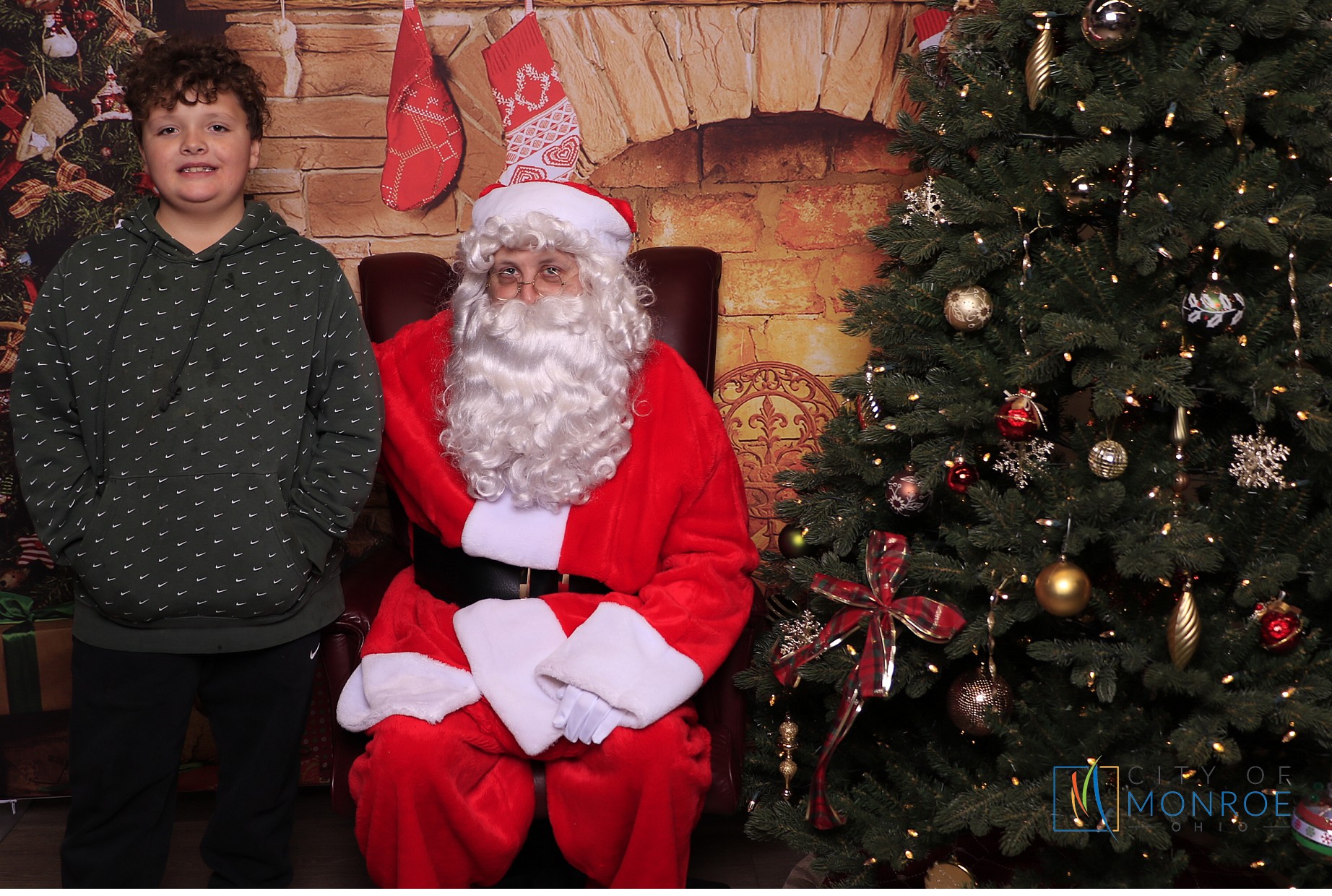 Monroe Christmas on the Plaza | View more photos from the event at gallery.photoboothcincy.com/u/PhotoBoothCincy/Monroe-Christmas-on-the-Plaza
