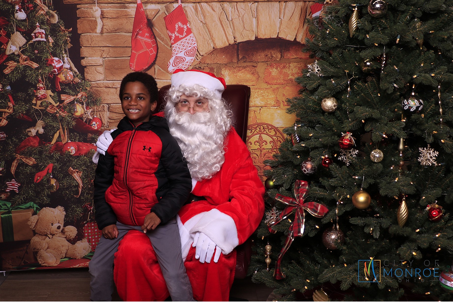 Monroe Christmas on the Plaza | View more photos from the event at gallery.photoboothcincy.com/u/PhotoBoothCincy/Monroe-Christmas-on-the-Plaza