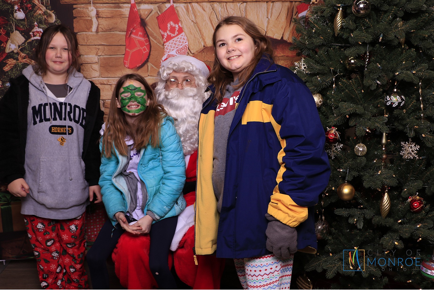 Monroe Christmas on the Plaza | View more photos from the event at gallery.photoboothcincy.com/u/PhotoBoothCincy/Monroe-Christmas-on-the-Plaza