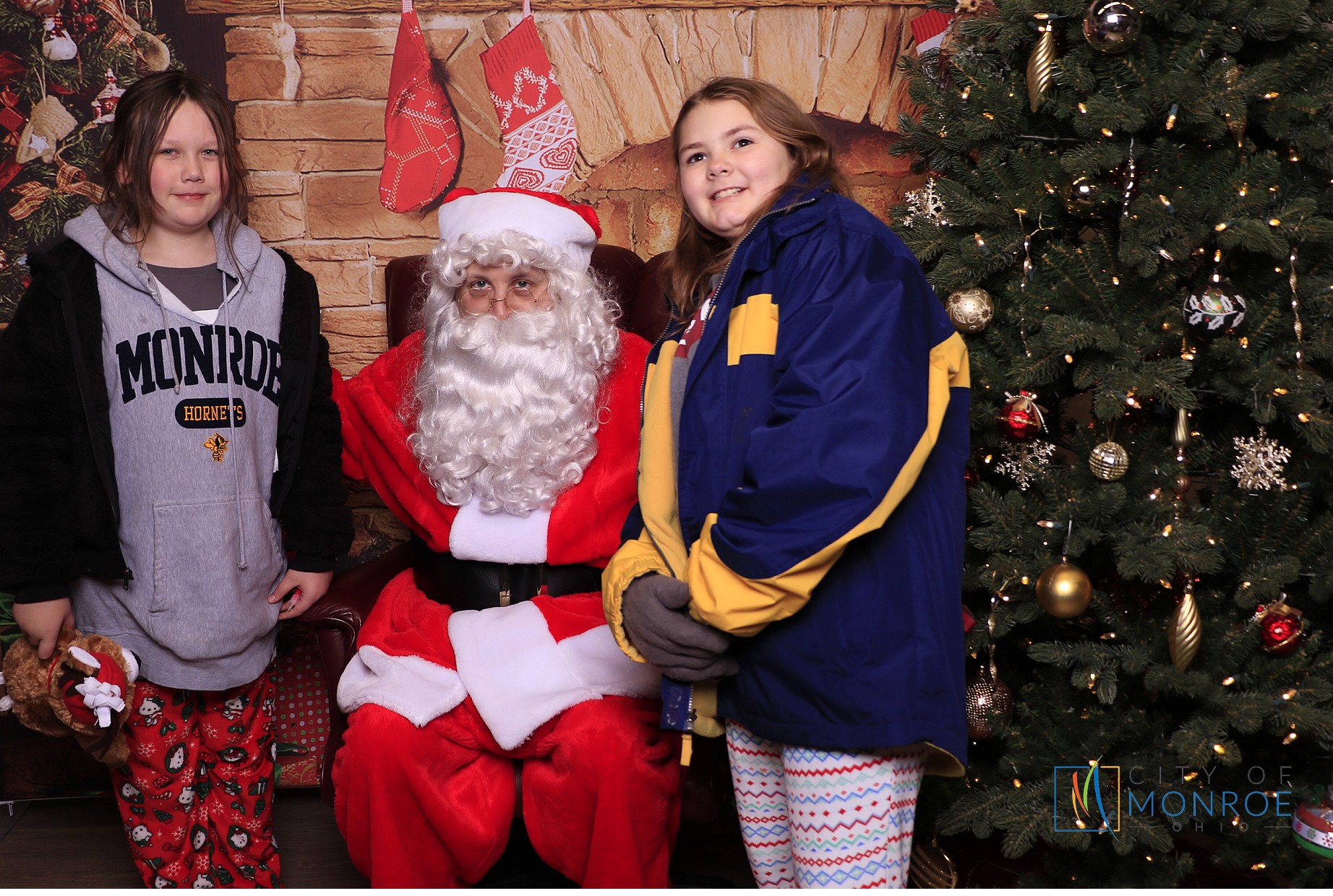 Monroe Christmas on the Plaza | View more photos from the event at gallery.photoboothcincy.com/u/PhotoBoothCincy/Monroe-Christmas-on-the-Plaza