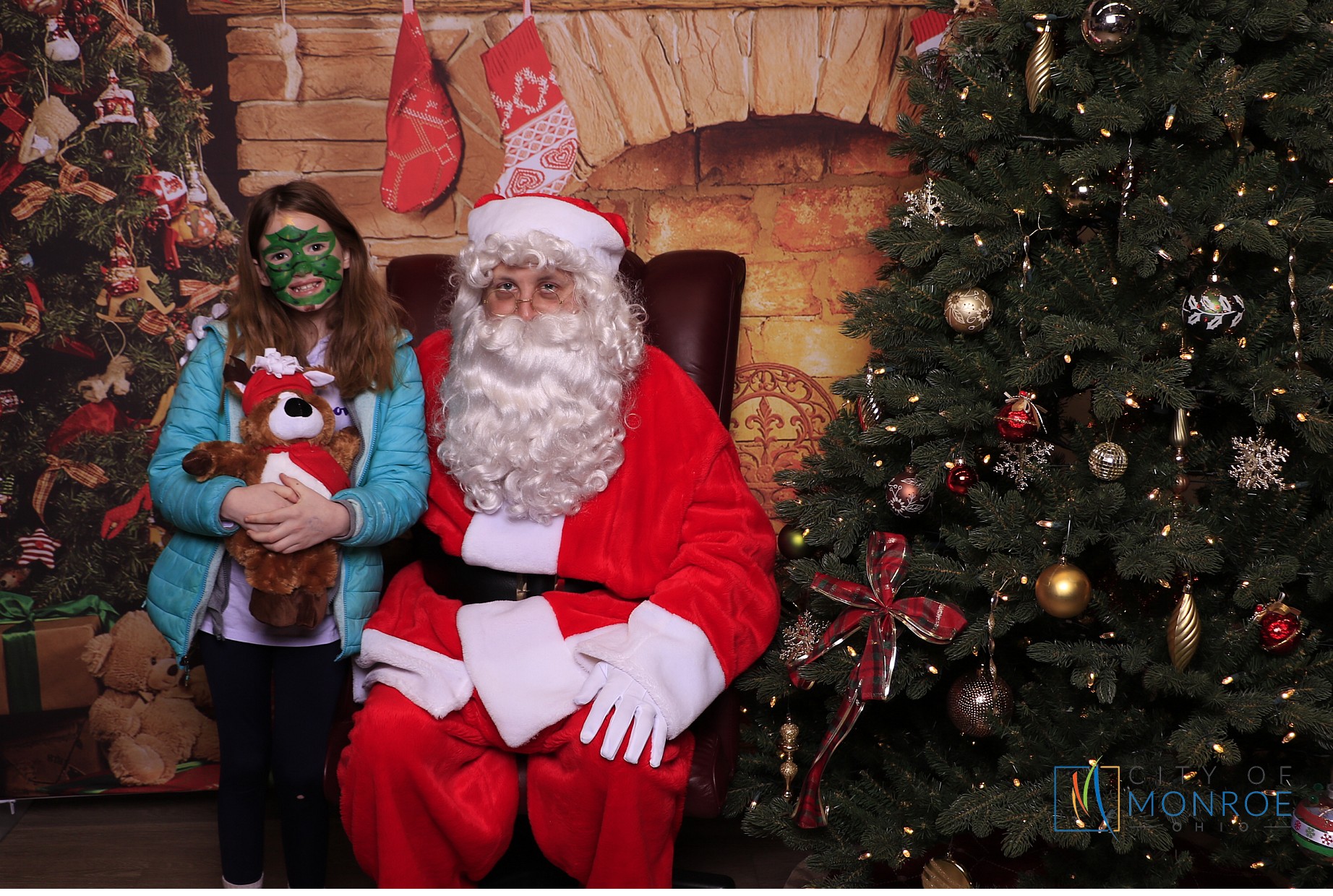 Monroe Christmas on the Plaza | View more photos from the event at gallery.photoboothcincy.com/u/PhotoBoothCincy/Monroe-Christmas-on-the-Plaza
