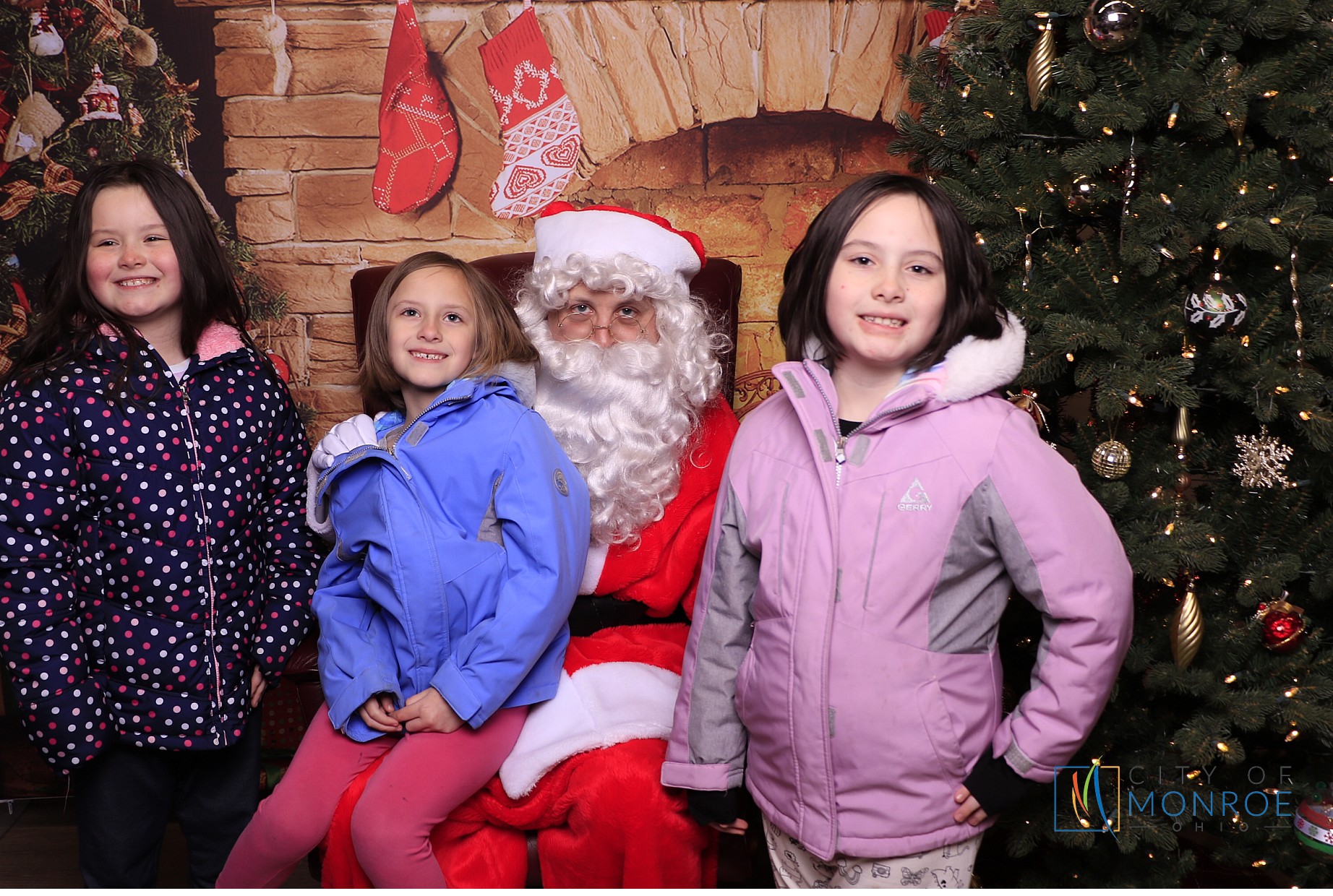 Monroe Christmas on the Plaza | View more photos from the event at gallery.photoboothcincy.com/u/PhotoBoothCincy/Monroe-Christmas-on-the-Plaza