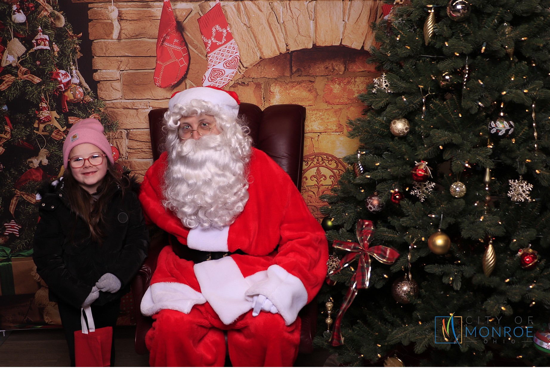 Monroe Christmas on the Plaza | View more photos from the event at gallery.photoboothcincy.com/u/PhotoBoothCincy/Monroe-Christmas-on-the-Plaza