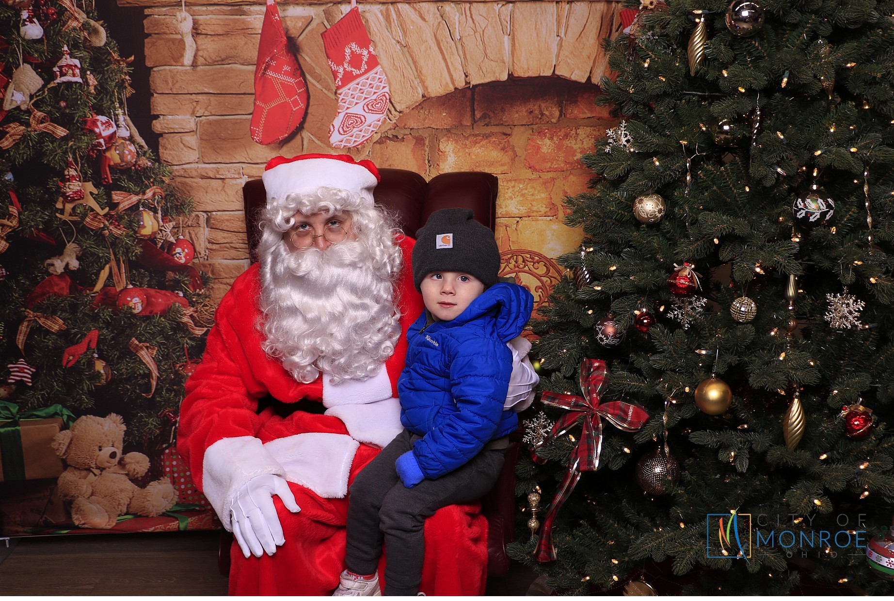 Monroe Christmas on the Plaza | View more photos from the event at gallery.photoboothcincy.com/u/PhotoBoothCincy/Monroe-Christmas-on-the-Plaza