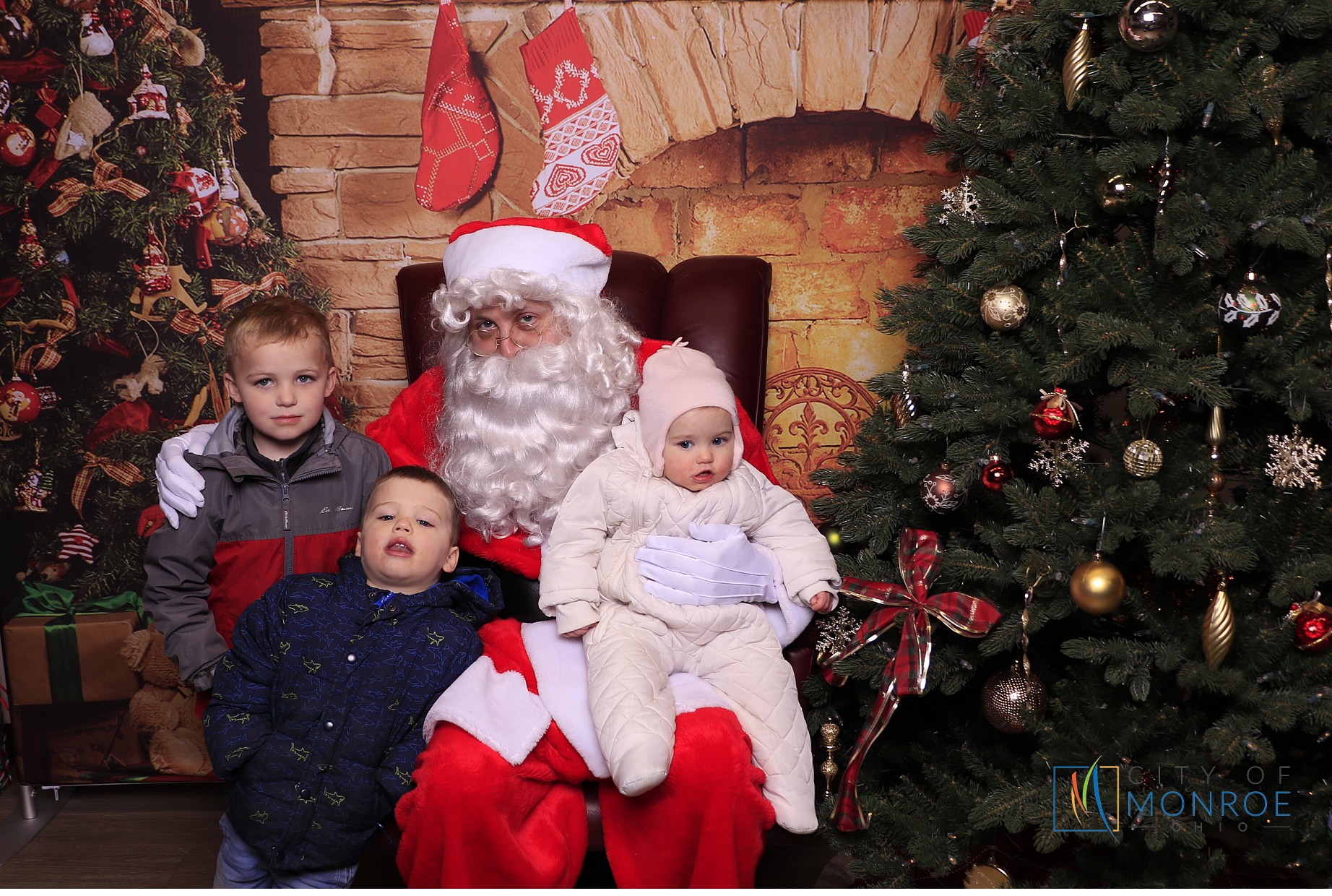 Monroe Christmas on the Plaza | View more photos from the event at gallery.photoboothcincy.com/u/PhotoBoothCincy/Monroe-Christmas-on-the-Plaza