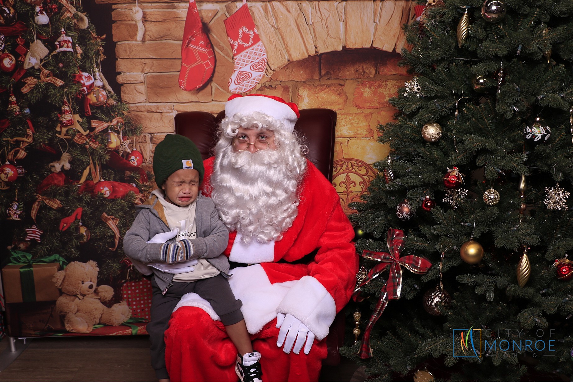 Monroe Christmas on the Plaza | View more photos from the event at gallery.photoboothcincy.com/u/PhotoBoothCincy/Monroe-Christmas-on-the-Plaza