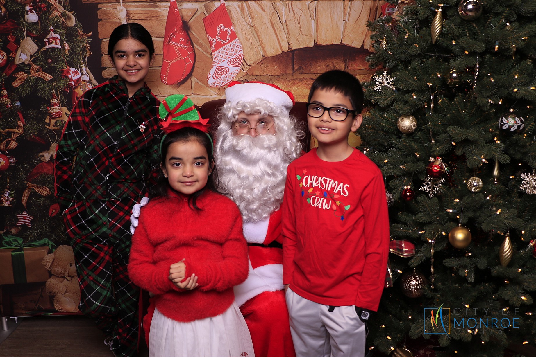 Monroe Christmas on the Plaza | View more photos from the event at gallery.photoboothcincy.com/u/PhotoBoothCincy/Monroe-Christmas-on-the-Plaza