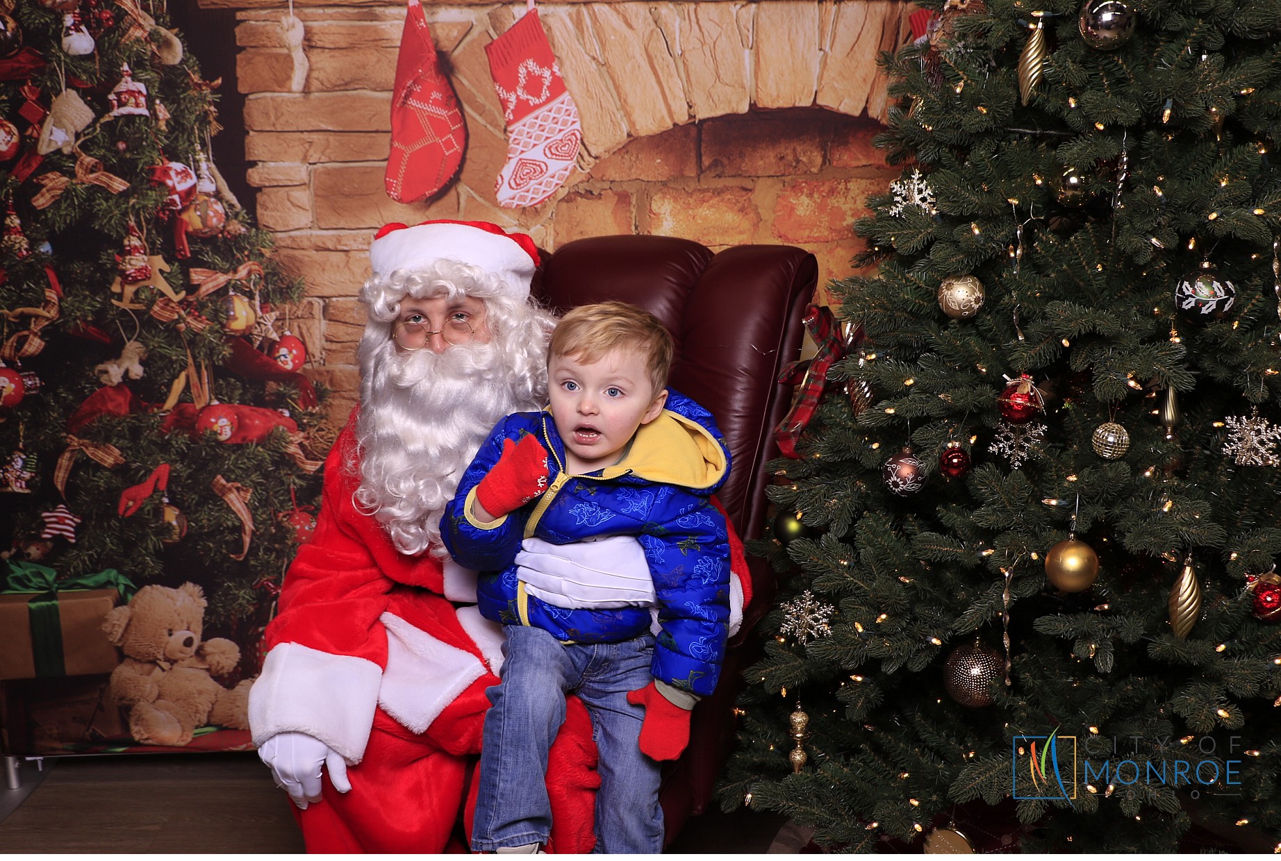 Monroe Christmas on the Plaza | View more photos from the event at gallery.photoboothcincy.com/u/PhotoBoothCincy/Monroe-Christmas-on-the-Plaza