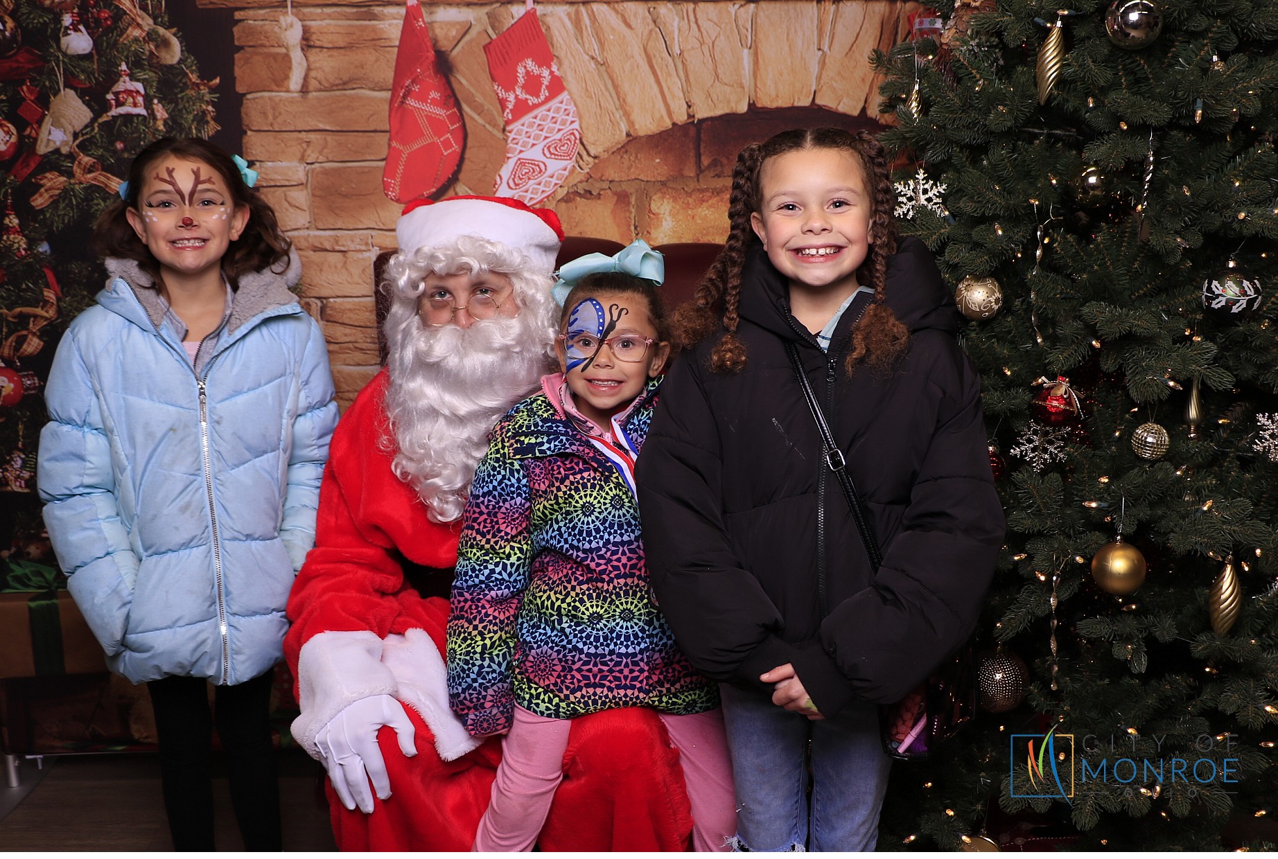 Monroe Christmas on the Plaza | View more photos from the event at gallery.photoboothcincy.com/u/PhotoBoothCincy/Monroe-Christmas-on-the-Plaza