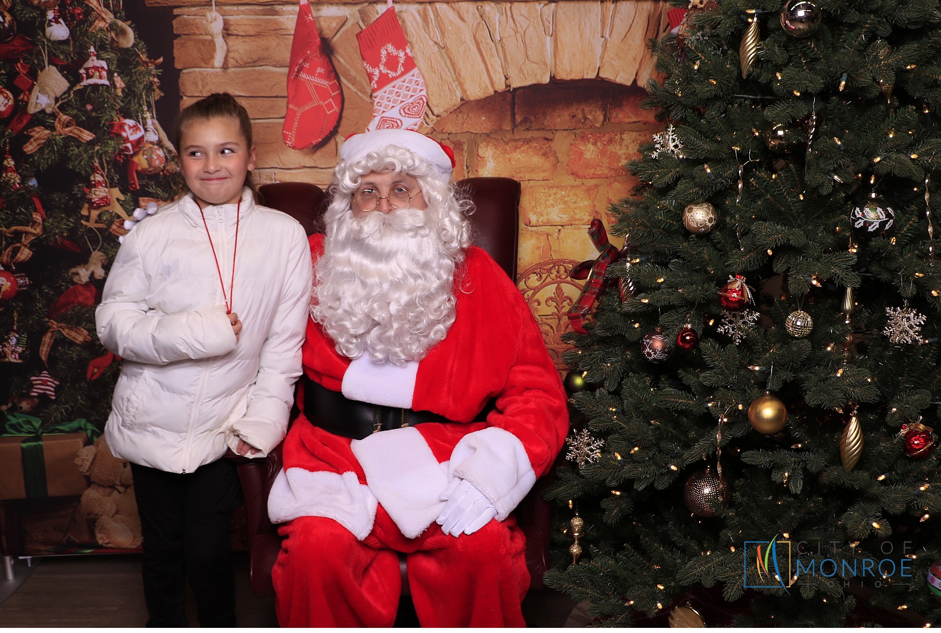 Monroe Christmas on the Plaza | View more photos from the event at gallery.photoboothcincy.com/u/PhotoBoothCincy/Monroe-Christmas-on-the-Plaza