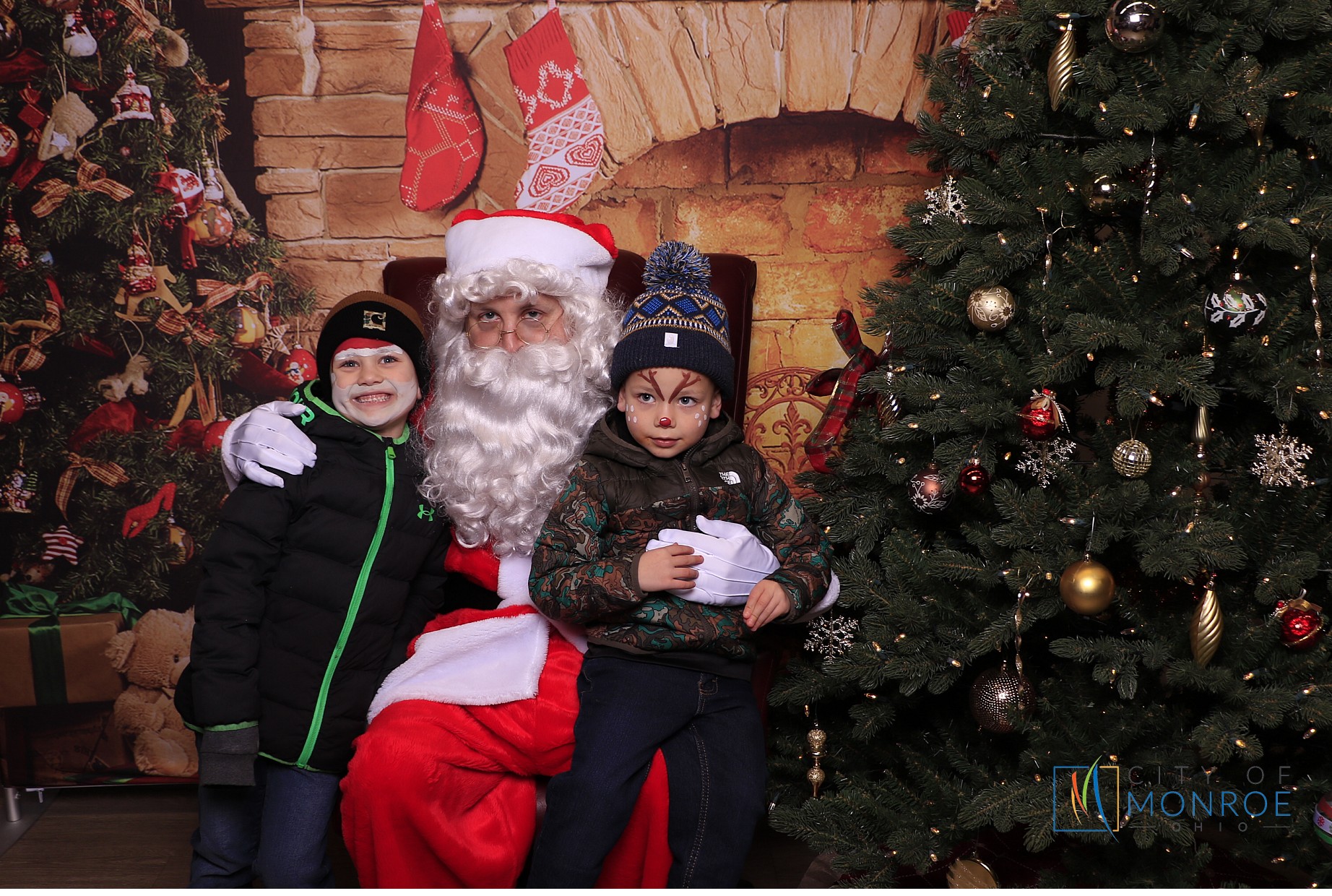 Monroe Christmas on the Plaza | View more photos from the event at gallery.photoboothcincy.com/u/PhotoBoothCincy/Monroe-Christmas-on-the-Plaza