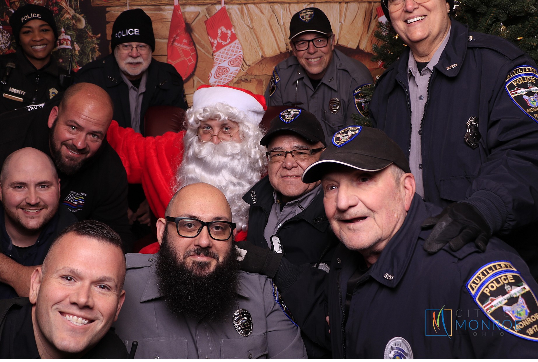 Monroe Christmas on the Plaza | View more photos from the event at gallery.photoboothcincy.com/u/PhotoBoothCincy/Monroe-Christmas-on-the-Plaza