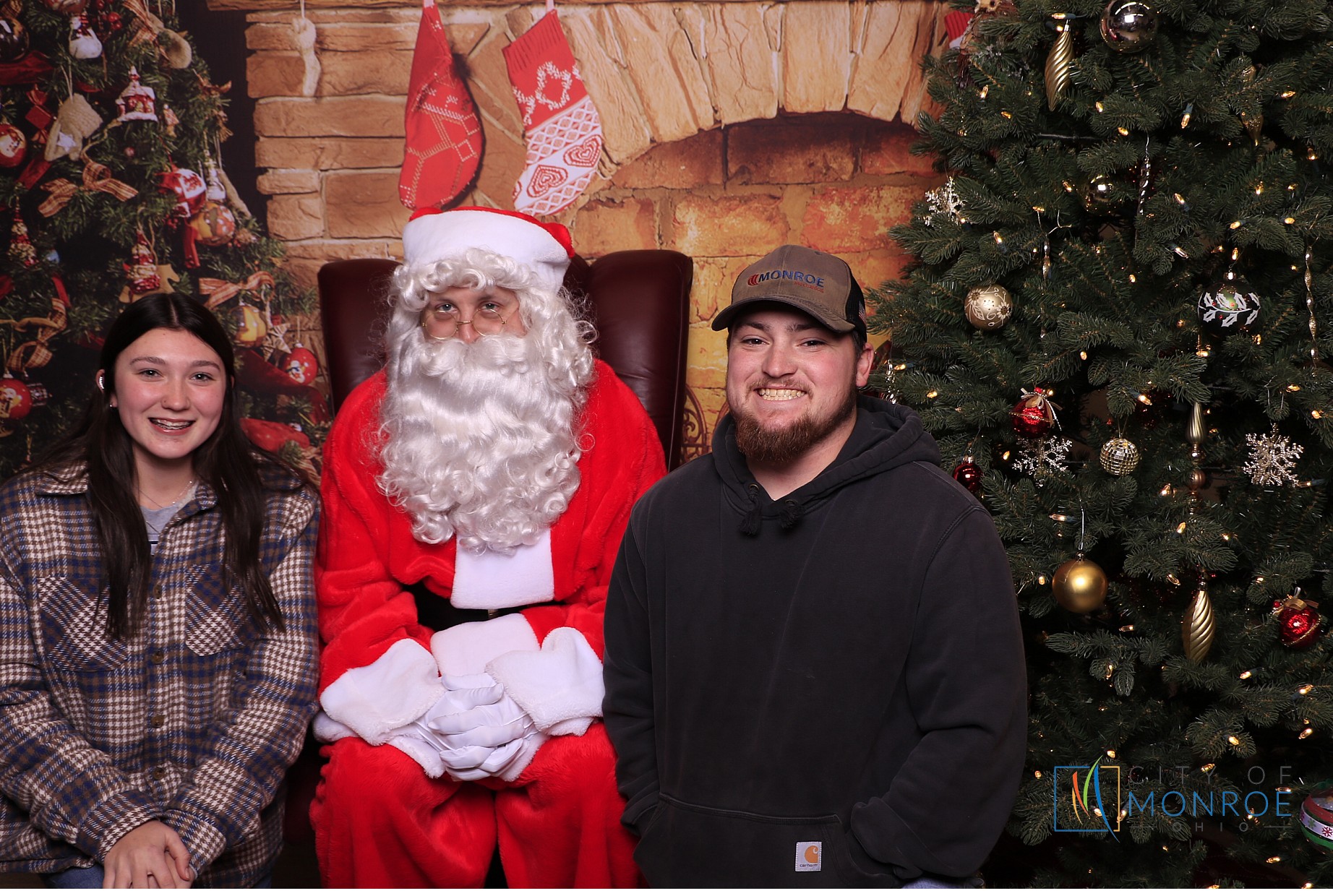 Monroe Christmas on the Plaza | View more photos from the event at gallery.photoboothcincy.com/u/PhotoBoothCincy/Monroe-Christmas-on-the-Plaza