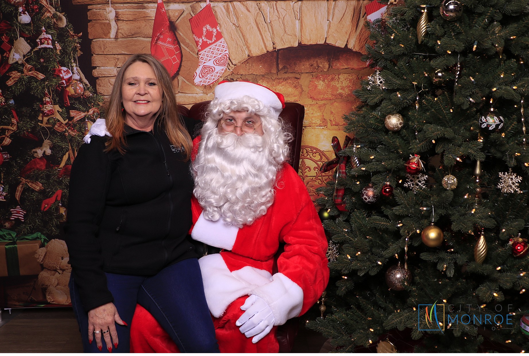 Monroe Christmas on the Plaza | View more photos from the event at gallery.photoboothcincy.com/u/PhotoBoothCincy/Monroe-Christmas-on-the-Plaza