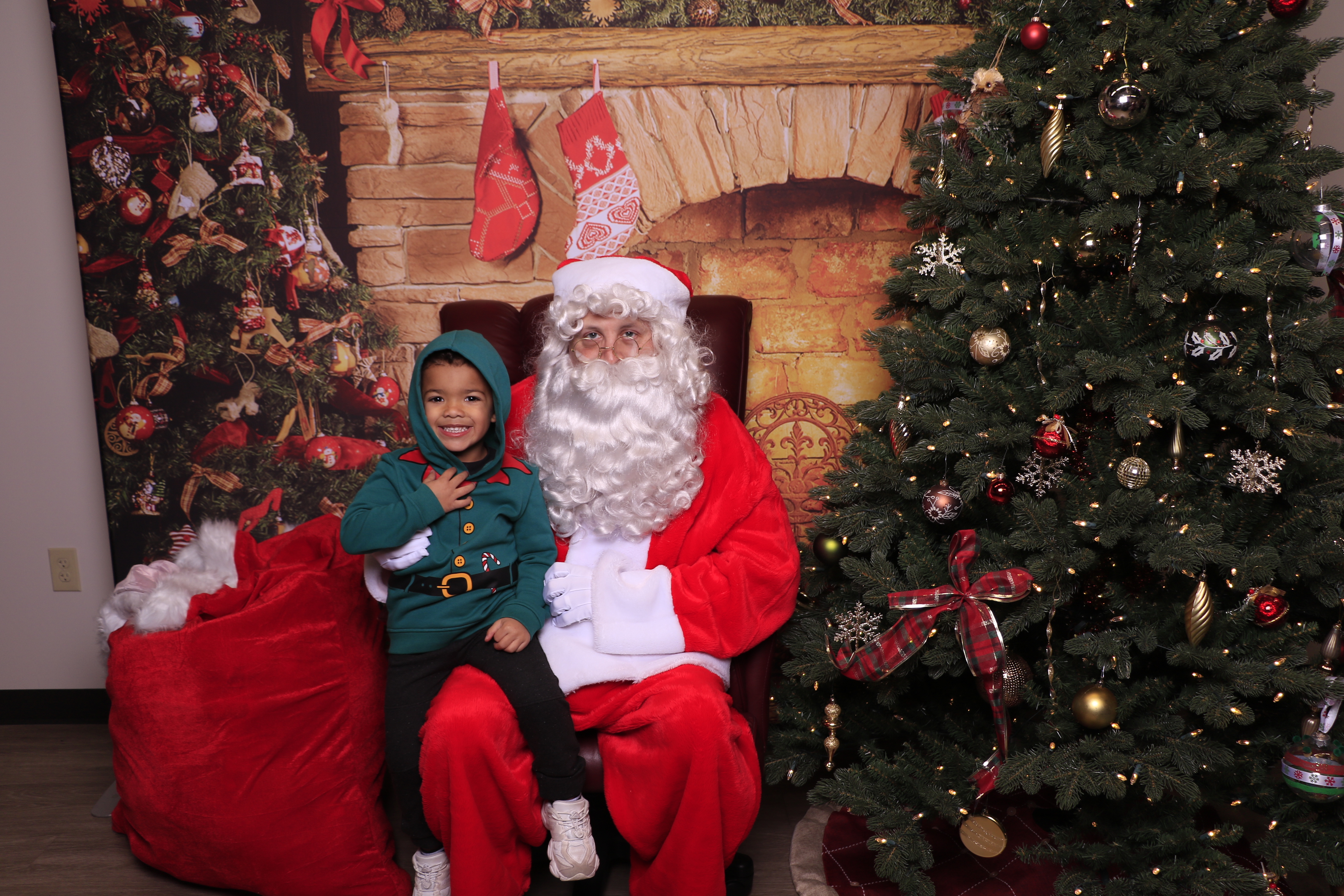 Monroe Christmas on the Plaza | View more photos from the event at gallery.photoboothcincy.com/u/PhotoBoothCincy/Monroe-Christmas-on-the-Plaza