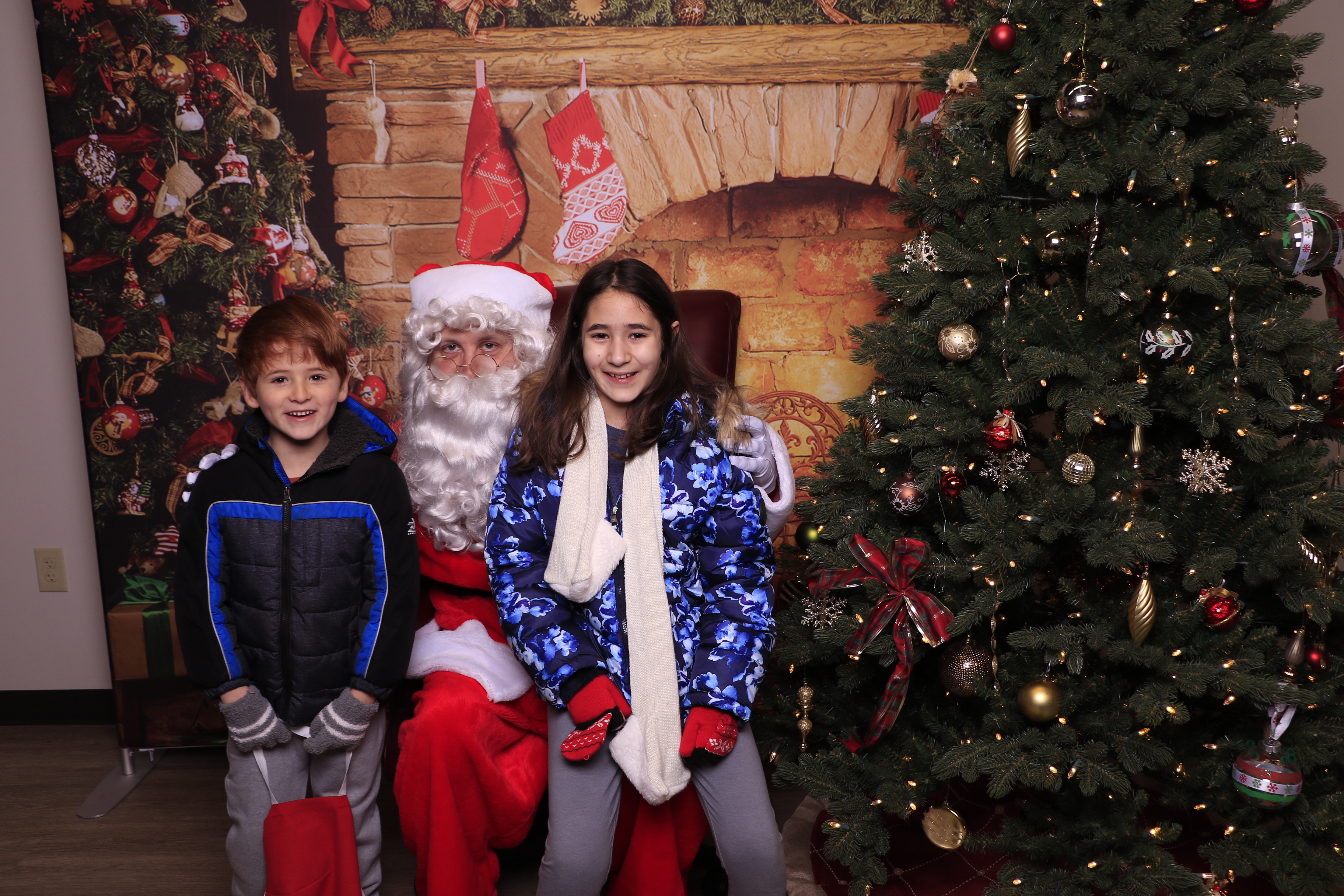 Monroe Christmas on the Plaza | View more photos from the event at gallery.photoboothcincy.com/u/PhotoBoothCincy/Monroe-Christmas-on-the-Plaza