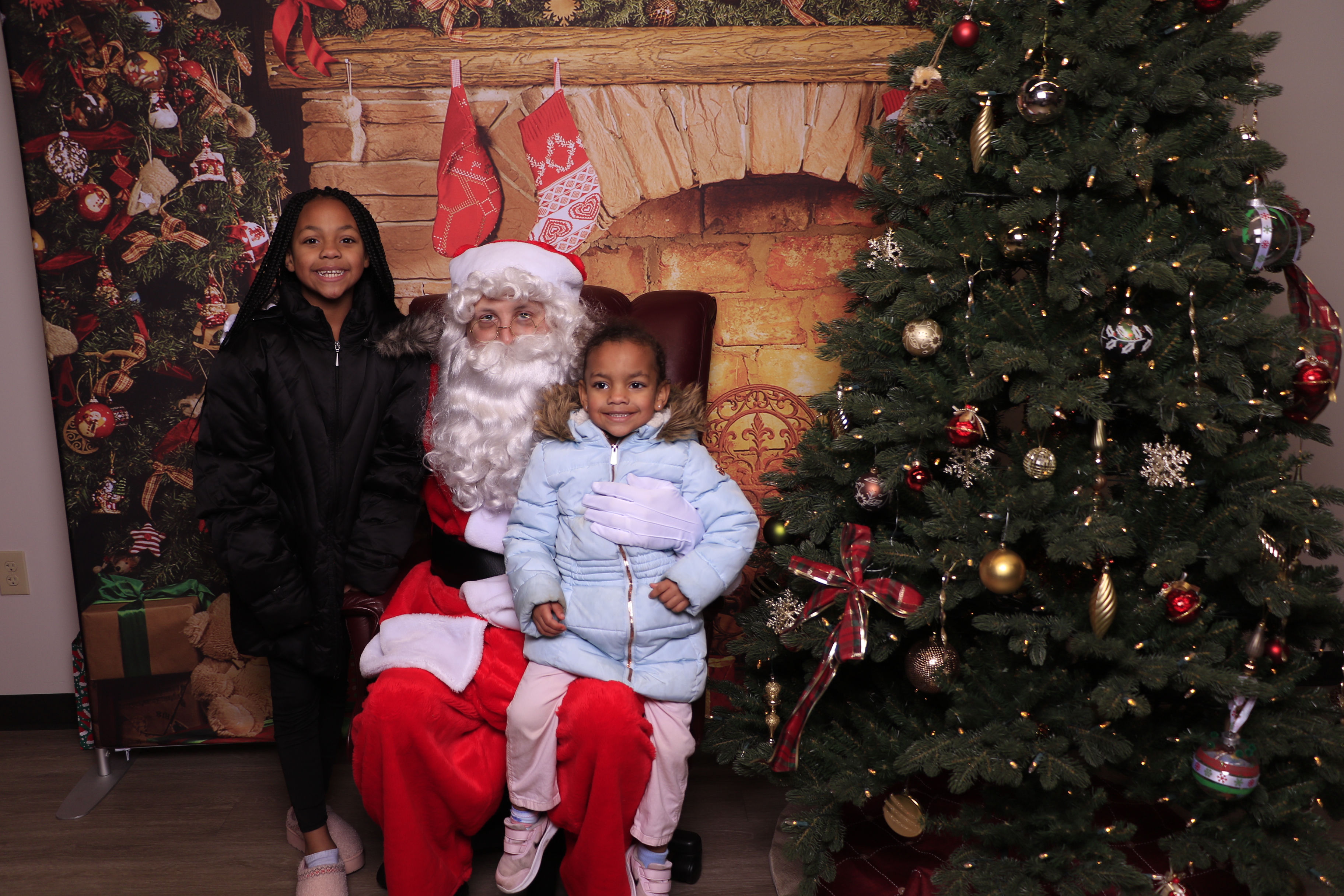 Monroe Christmas on the Plaza | View more photos from the event at gallery.photoboothcincy.com/u/PhotoBoothCincy/Monroe-Christmas-on-the-Plaza