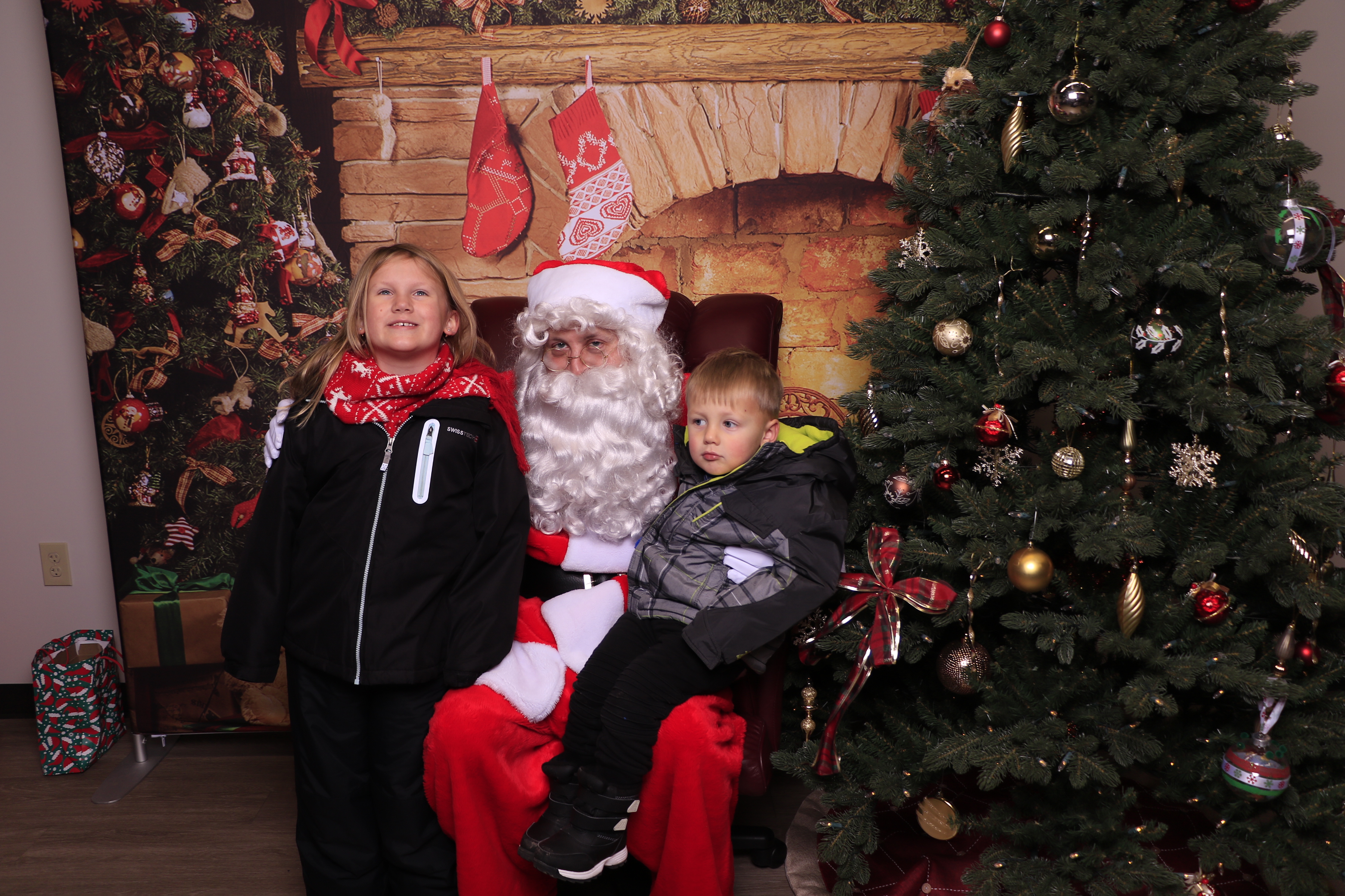 Monroe Christmas on the Plaza | View more photos from the event at gallery.photoboothcincy.com/u/PhotoBoothCincy/Monroe-Christmas-on-the-Plaza
