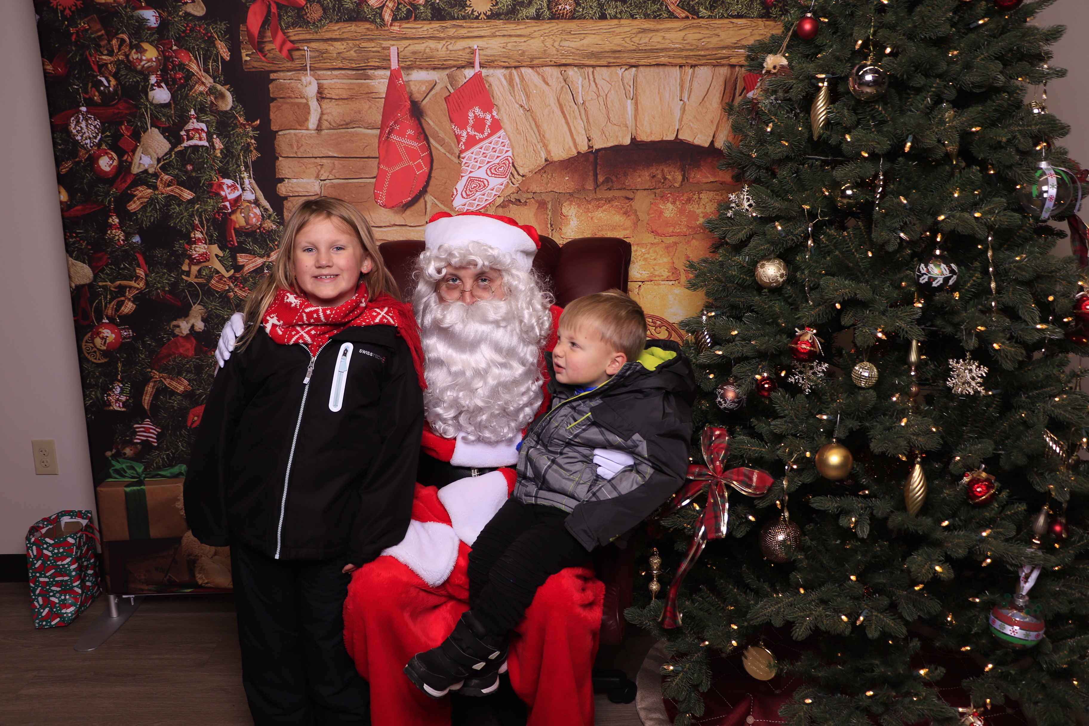 Monroe Christmas on the Plaza | View more photos from the event at gallery.photoboothcincy.com/u/PhotoBoothCincy/Monroe-Christmas-on-the-Plaza
