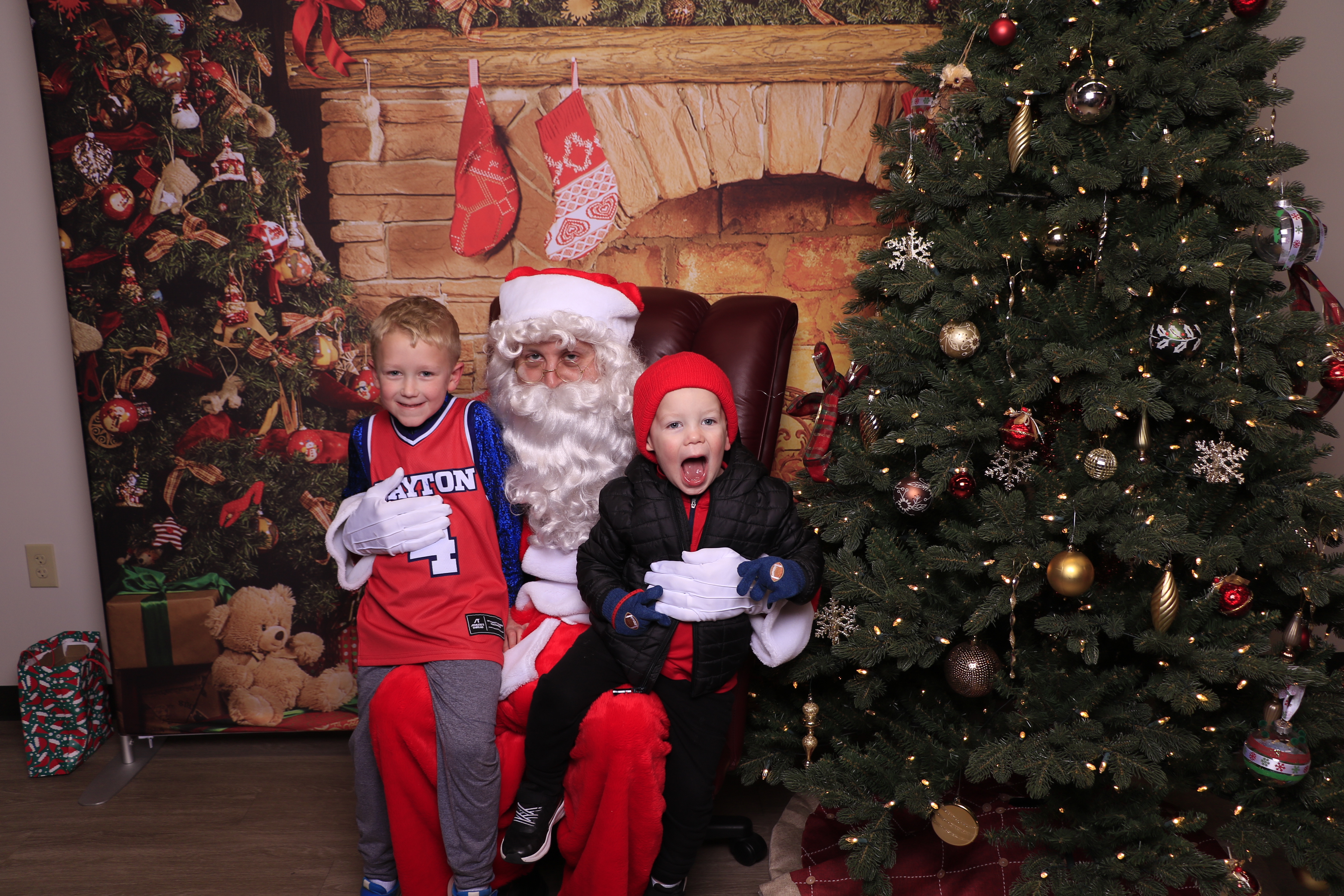 Monroe Christmas on the Plaza | View more photos from the event at gallery.photoboothcincy.com/u/PhotoBoothCincy/Monroe-Christmas-on-the-Plaza
