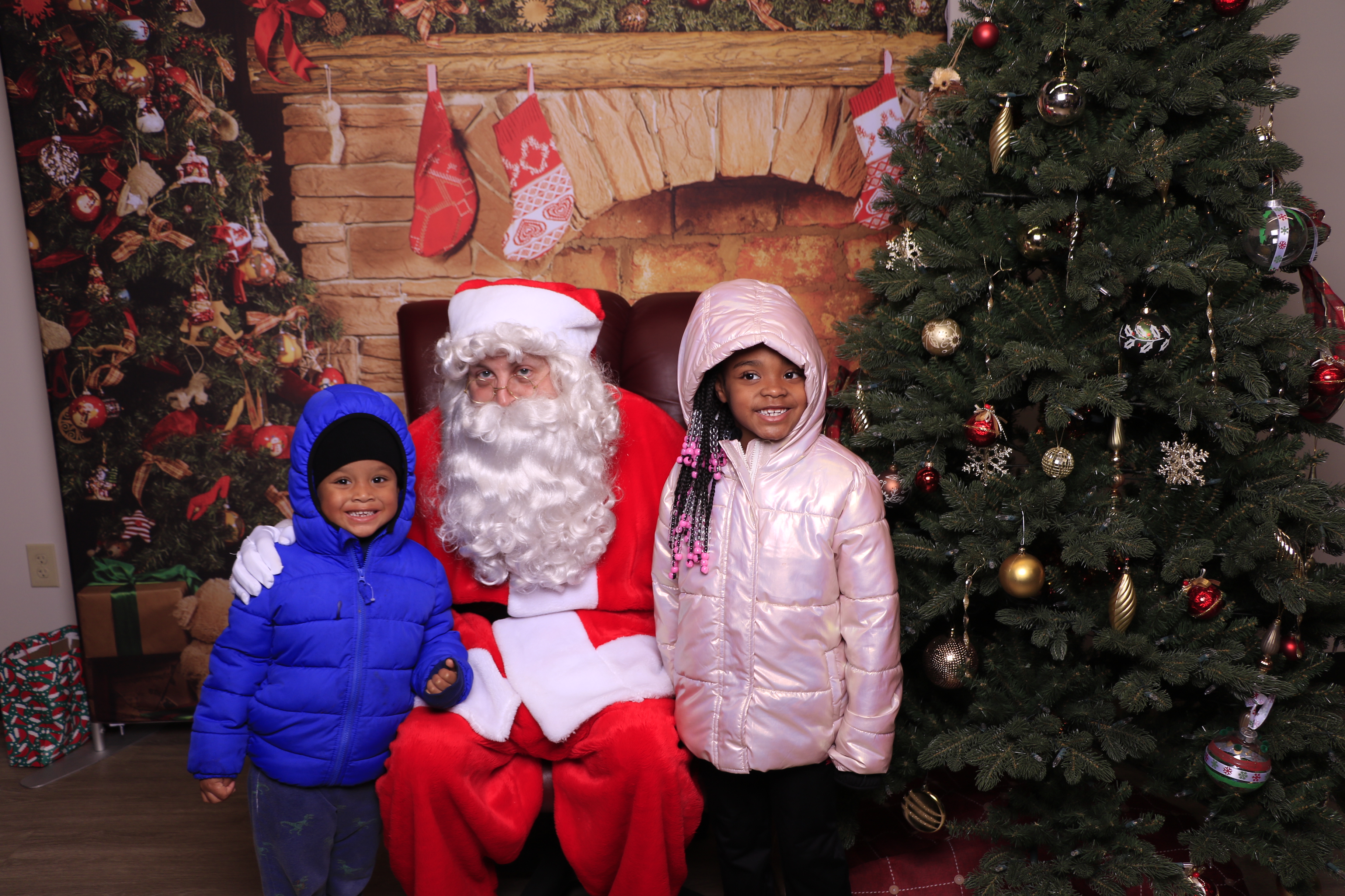 Monroe Christmas on the Plaza | View more photos from the event at gallery.photoboothcincy.com/u/PhotoBoothCincy/Monroe-Christmas-on-the-Plaza