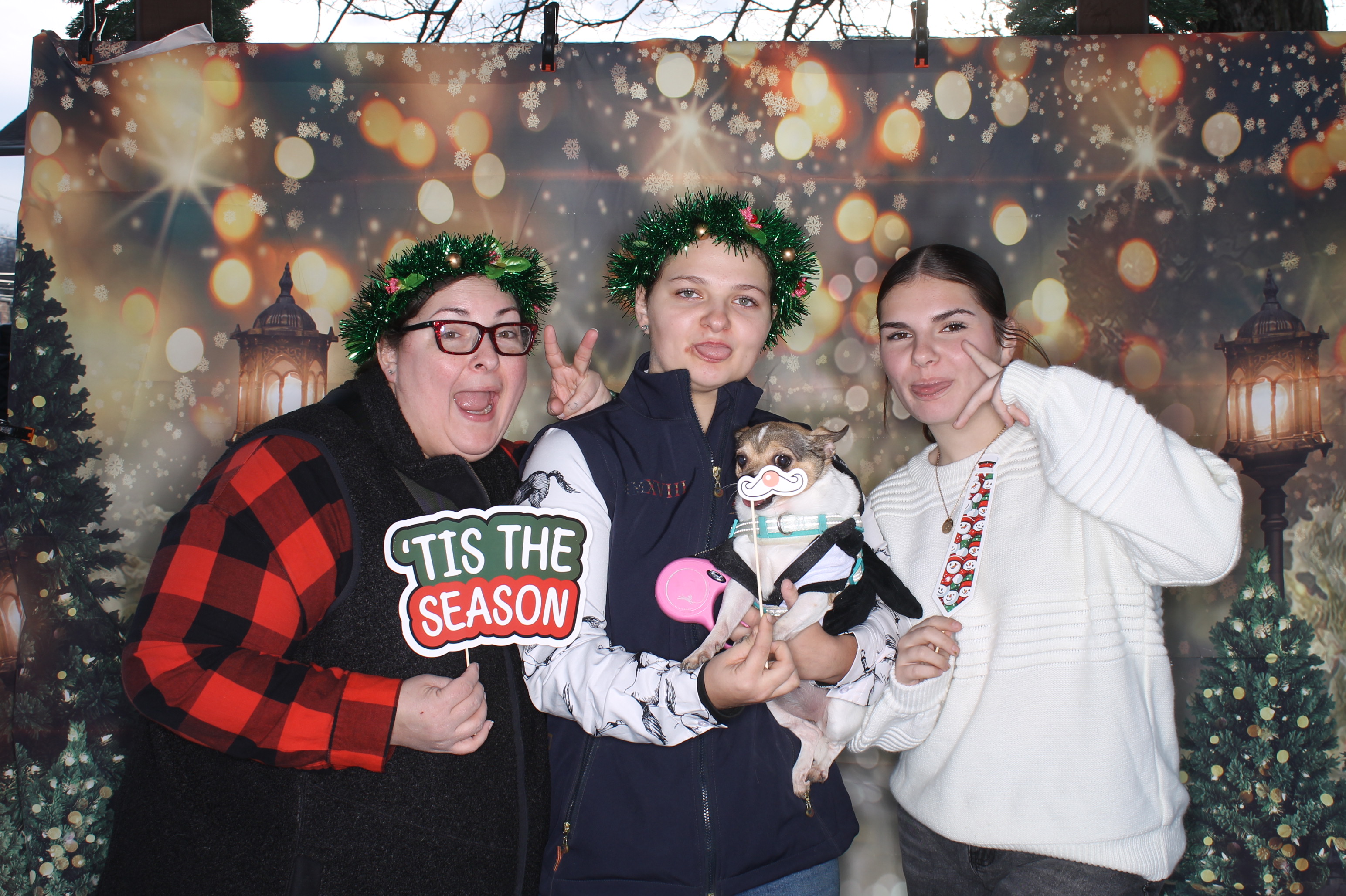 Newtown Winterfest | View more photos from the event at gallery.photoboothcincy.com/u/PhotoBoothCincy/Newtown-Winterfest
