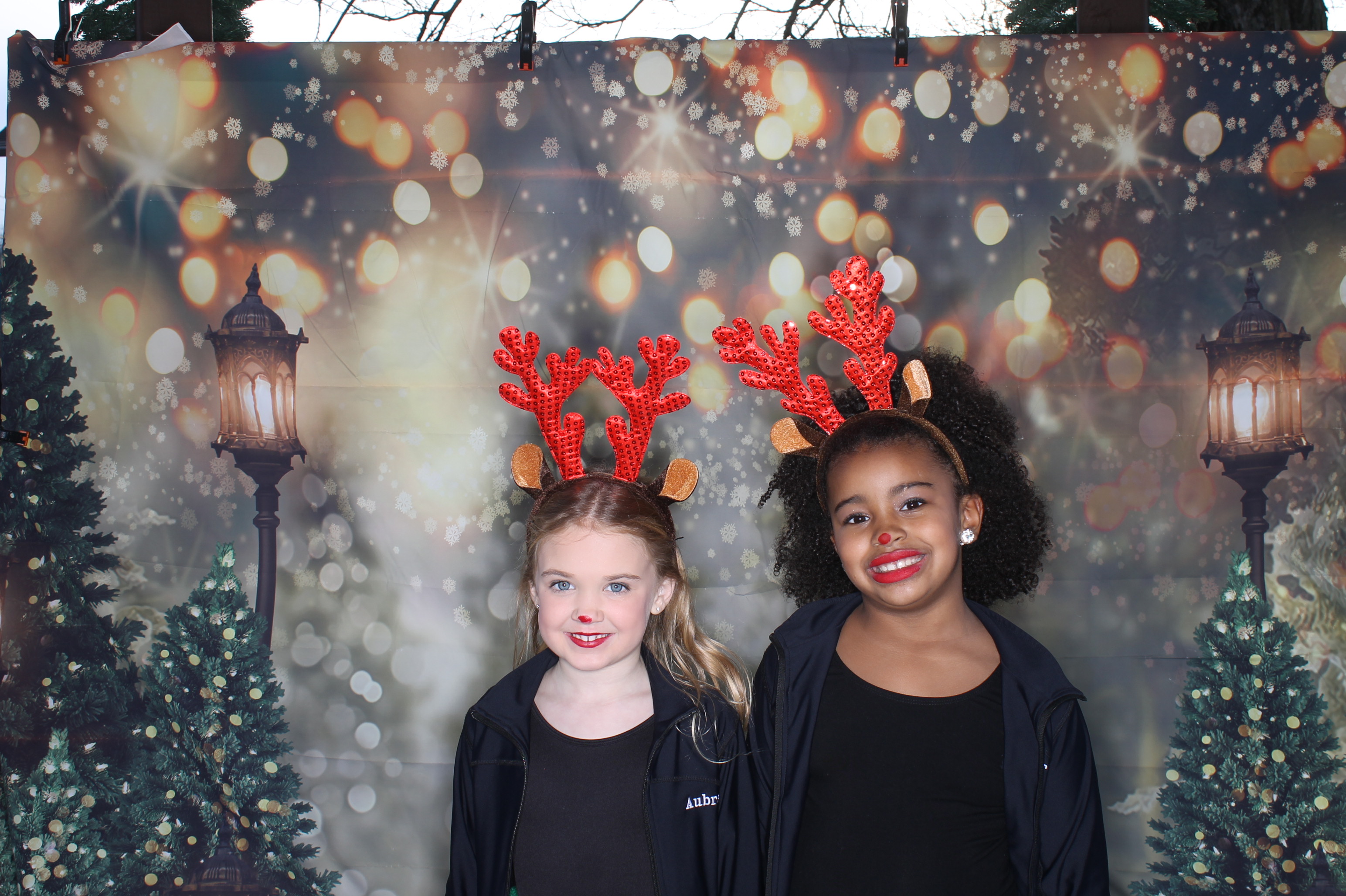 Newtown Winterfest | View more photos from the event at gallery.photoboothcincy.com/u/PhotoBoothCincy/Newtown-Winterfest