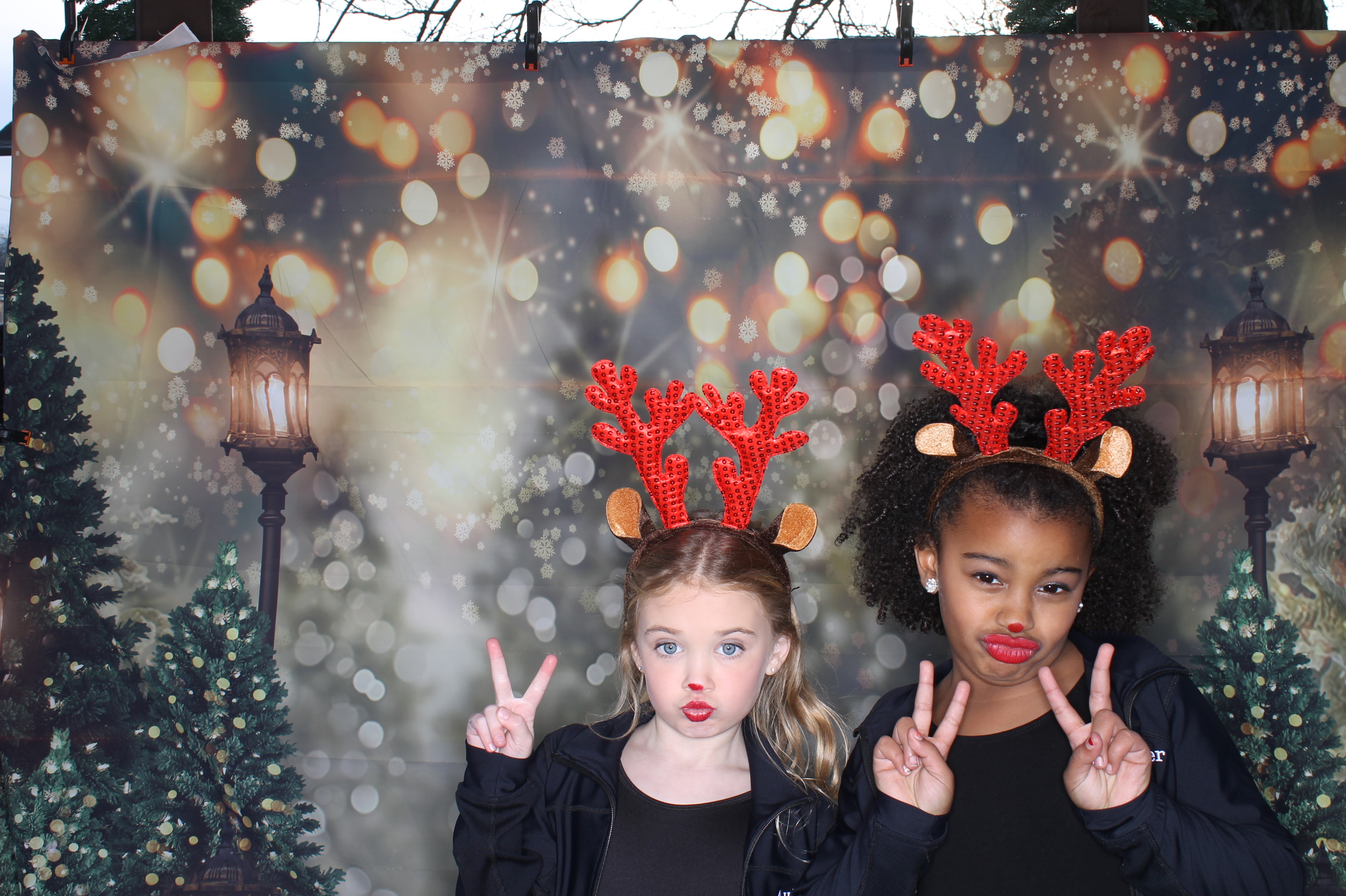 Newtown Winterfest | View more photos from the event at gallery.photoboothcincy.com/u/PhotoBoothCincy/Newtown-Winterfest