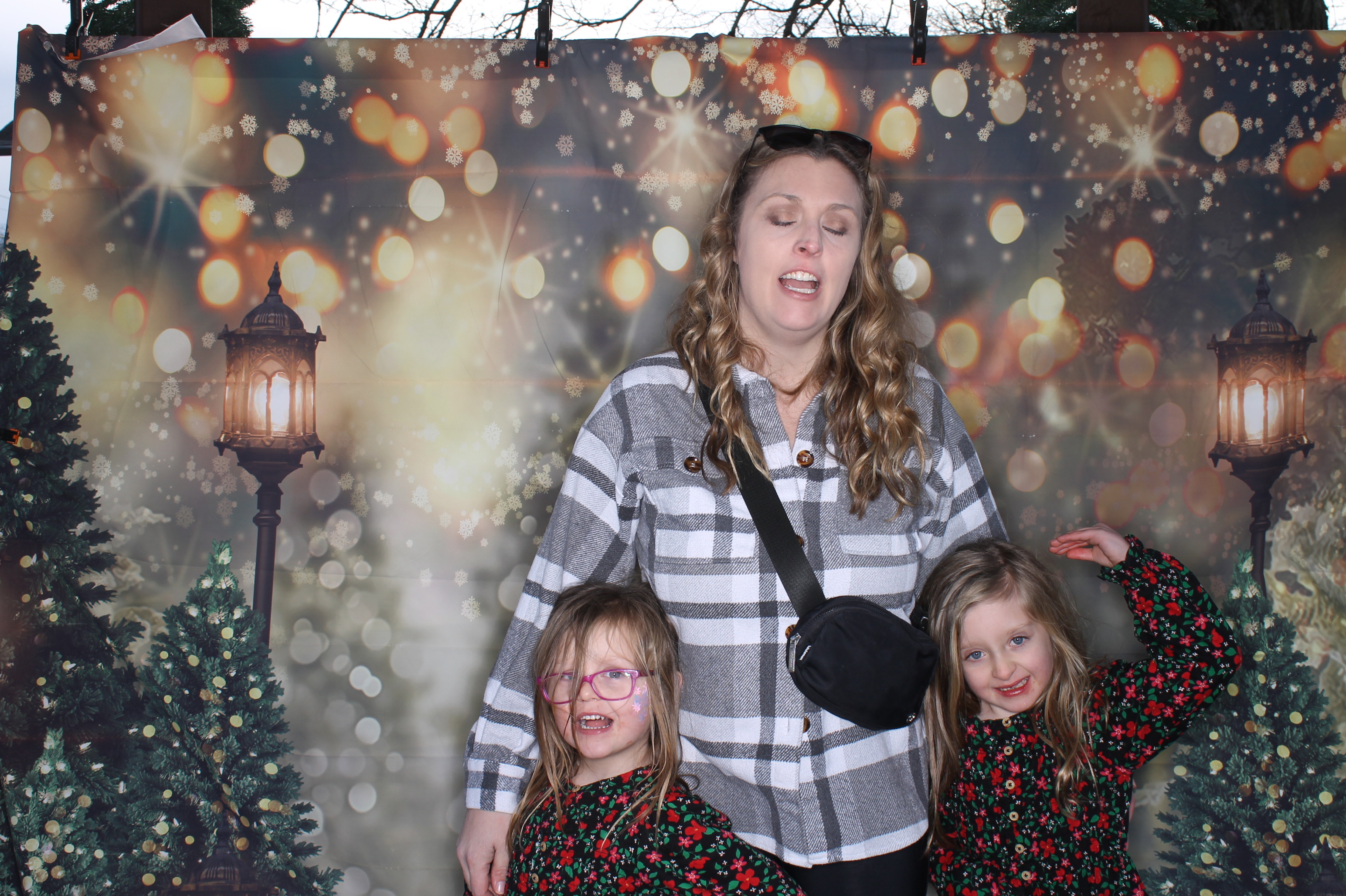 Newtown Winterfest | View more photos from the event at gallery.photoboothcincy.com/u/PhotoBoothCincy/Newtown-Winterfest
